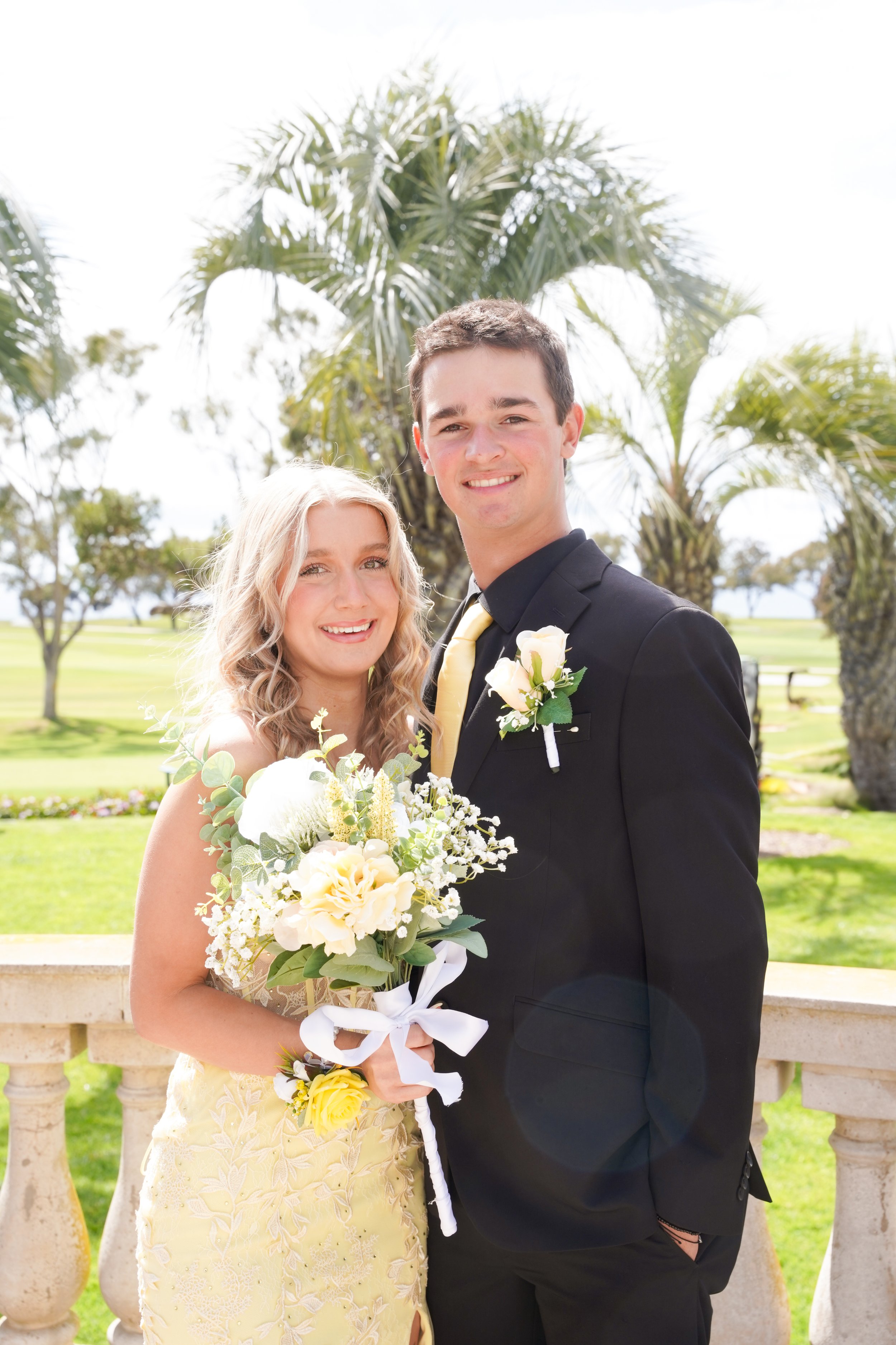 Couples prom portraits captured in beautiful La Jolla, San Diego—celebrating young love, unforgettable memories, and the start of a new chapter. This coastal prom photography session highlights the magic of milestone moments and picture-perfect views