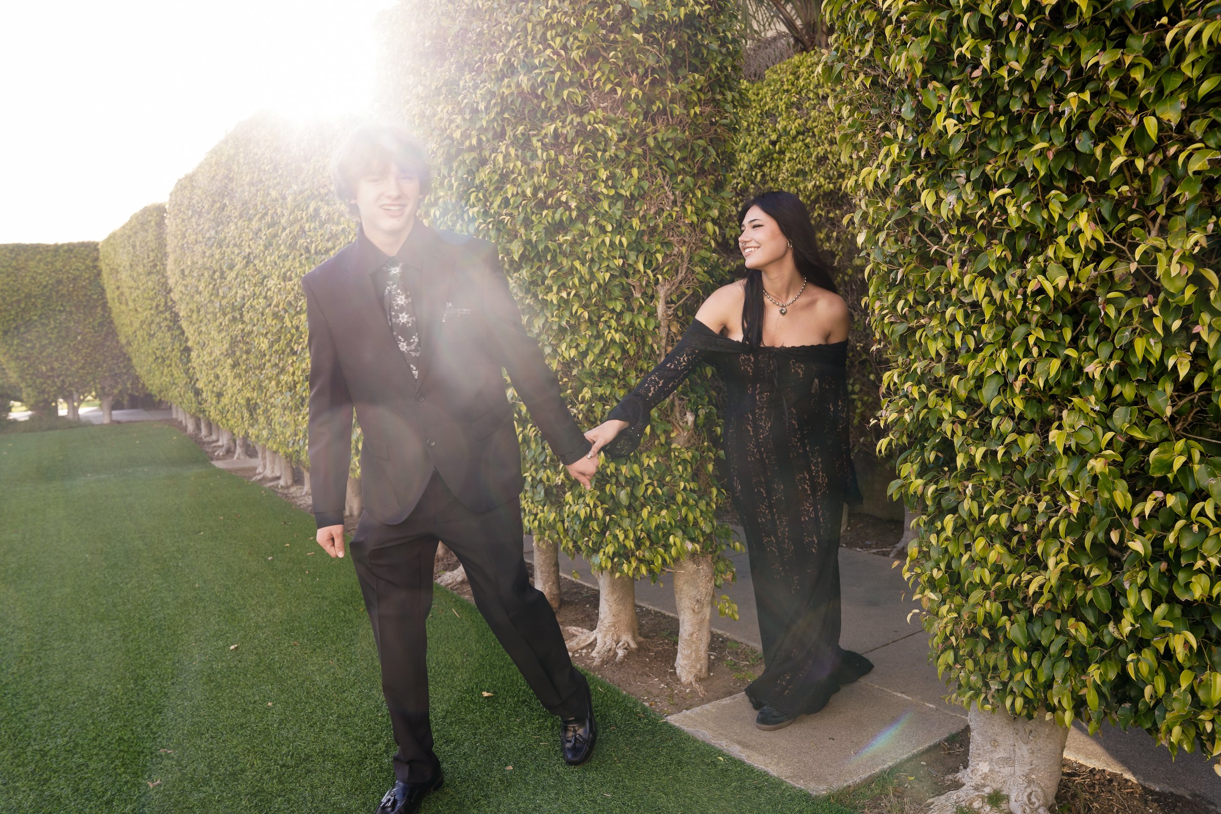 New chapters, lasting bonds, and a night they’ll never forget. Senior prom portraits at the Hilton La Jolla Torrey Pines—with the ocean as their backdrop and the future wide open.