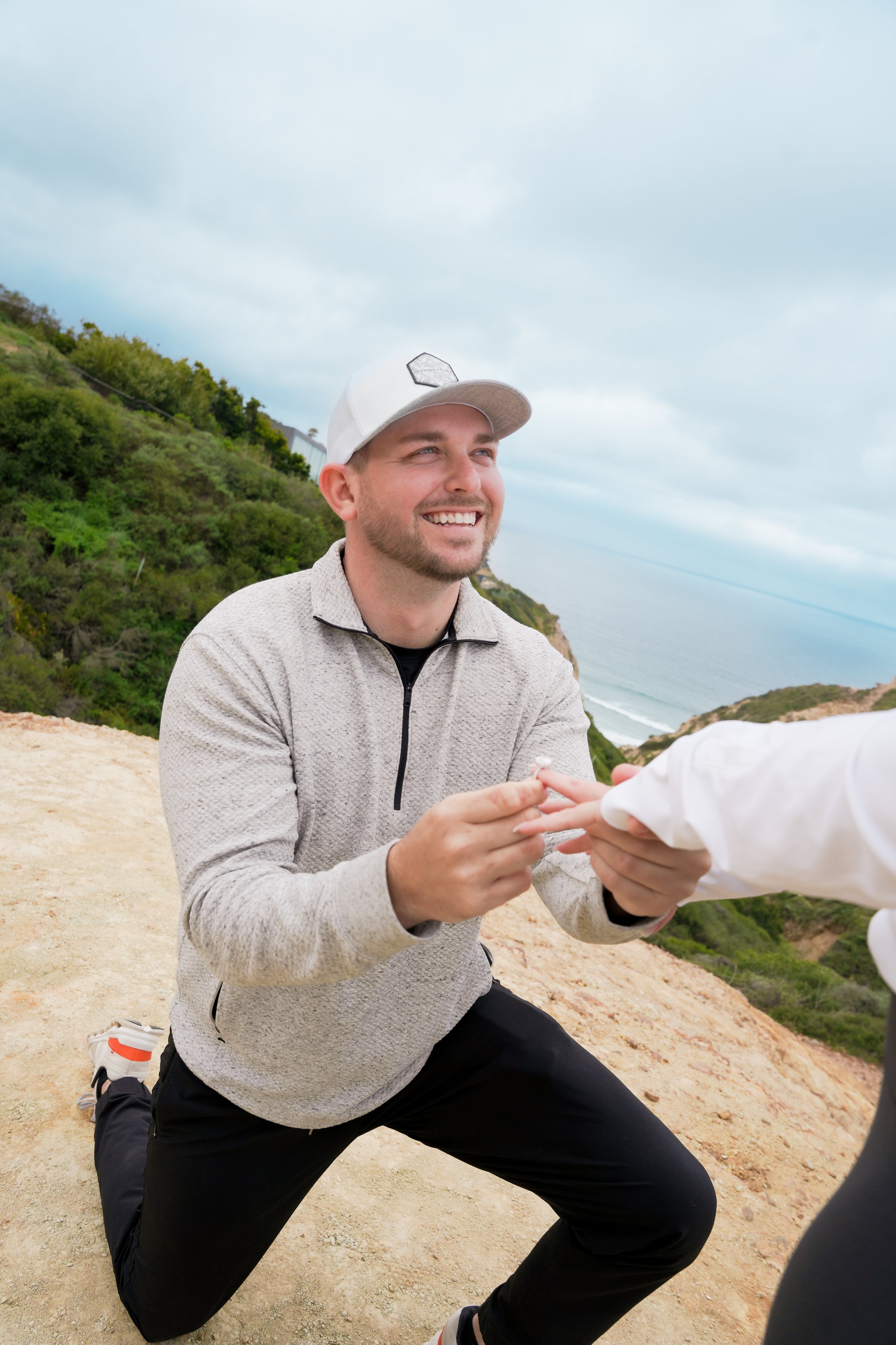 From a 9AM Instagram message to a 5PM surprise proposal on the Saigon Trail in La Jolla—this one was truly last minute. No meetings, just a lot of trust, charged gear, and coffee-fueled planning on the road. We pretended to be tourists, snapping land