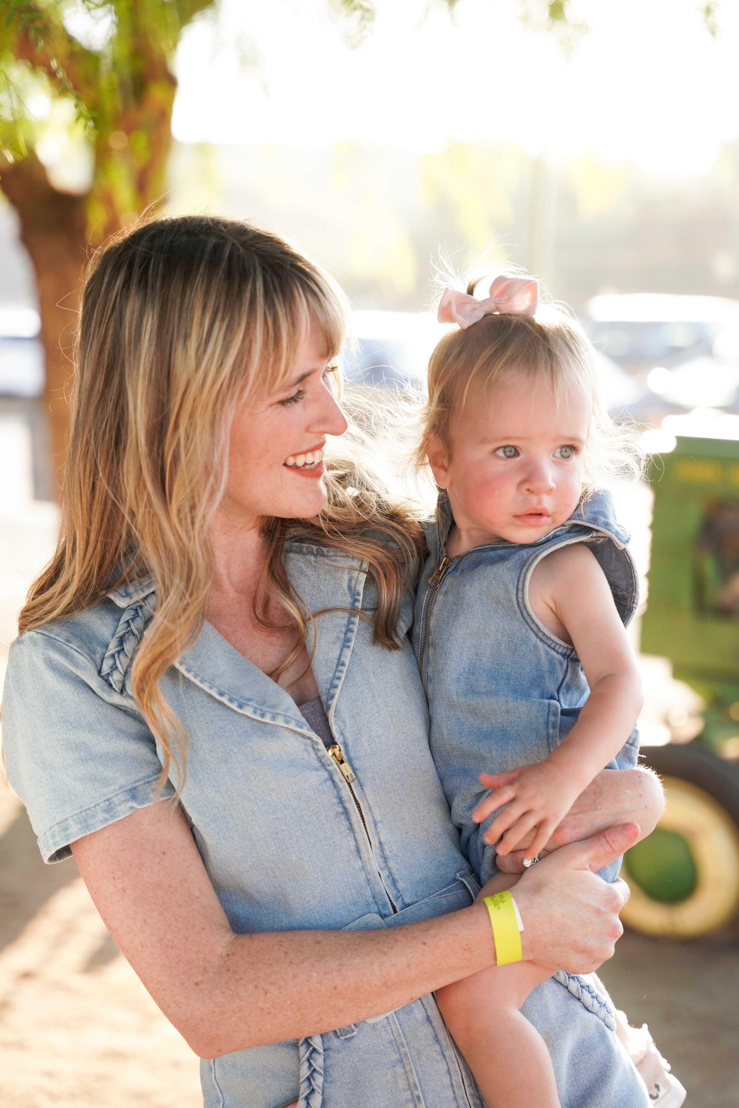 Fall family photos at the pumpkin patch in Temecula, CA! This seasonal photoshoot captured joyful moments with the kids, surrounded by pumpkins, golden light, and rustic charm—perfect for updating family portraits and celebrating autumn in SoCal.