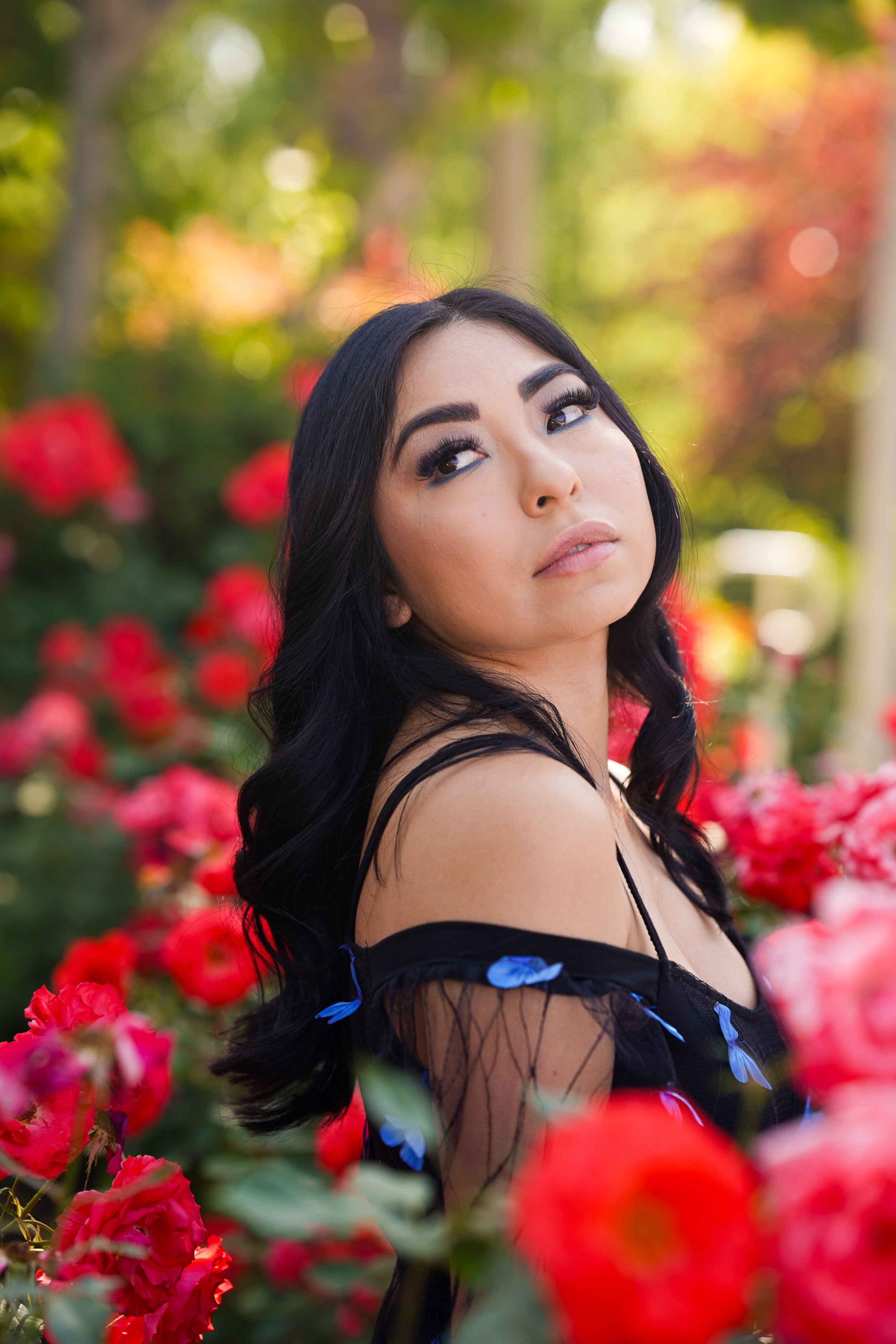 Found the cutest rose-filled spot this spring at Prospect Park in Redlands—so you know we had to shoot it! This sweet portrait photography session was full of color, charm, and golden light. Perfect for dreamy spring portraits in Redlands.