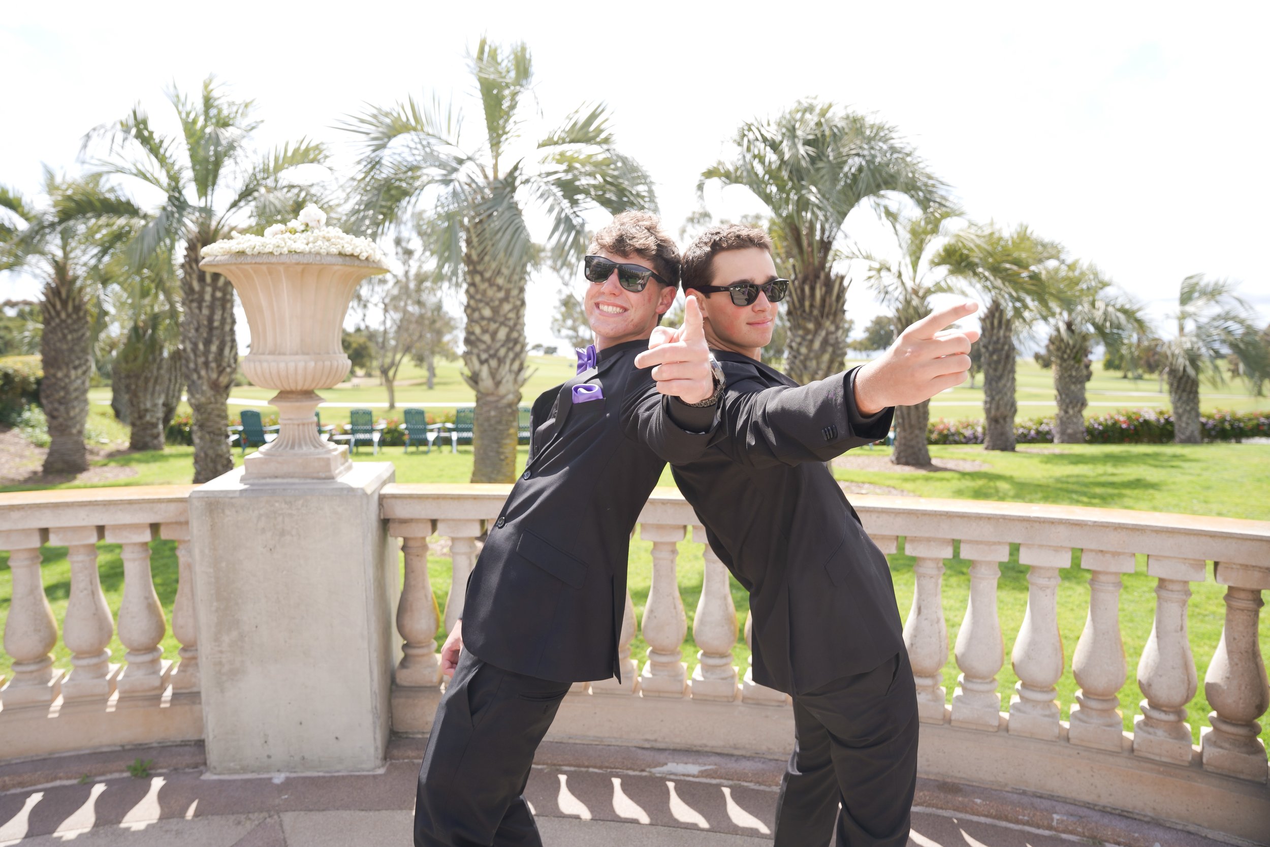 Senior portraits and prom photos in La Jolla, San Diego—a celebration of friendship, growth, and resilience. Tough times don’t last forever, but good friends and unforgettable memories do. This prom season, we capture the bonds that matter most.