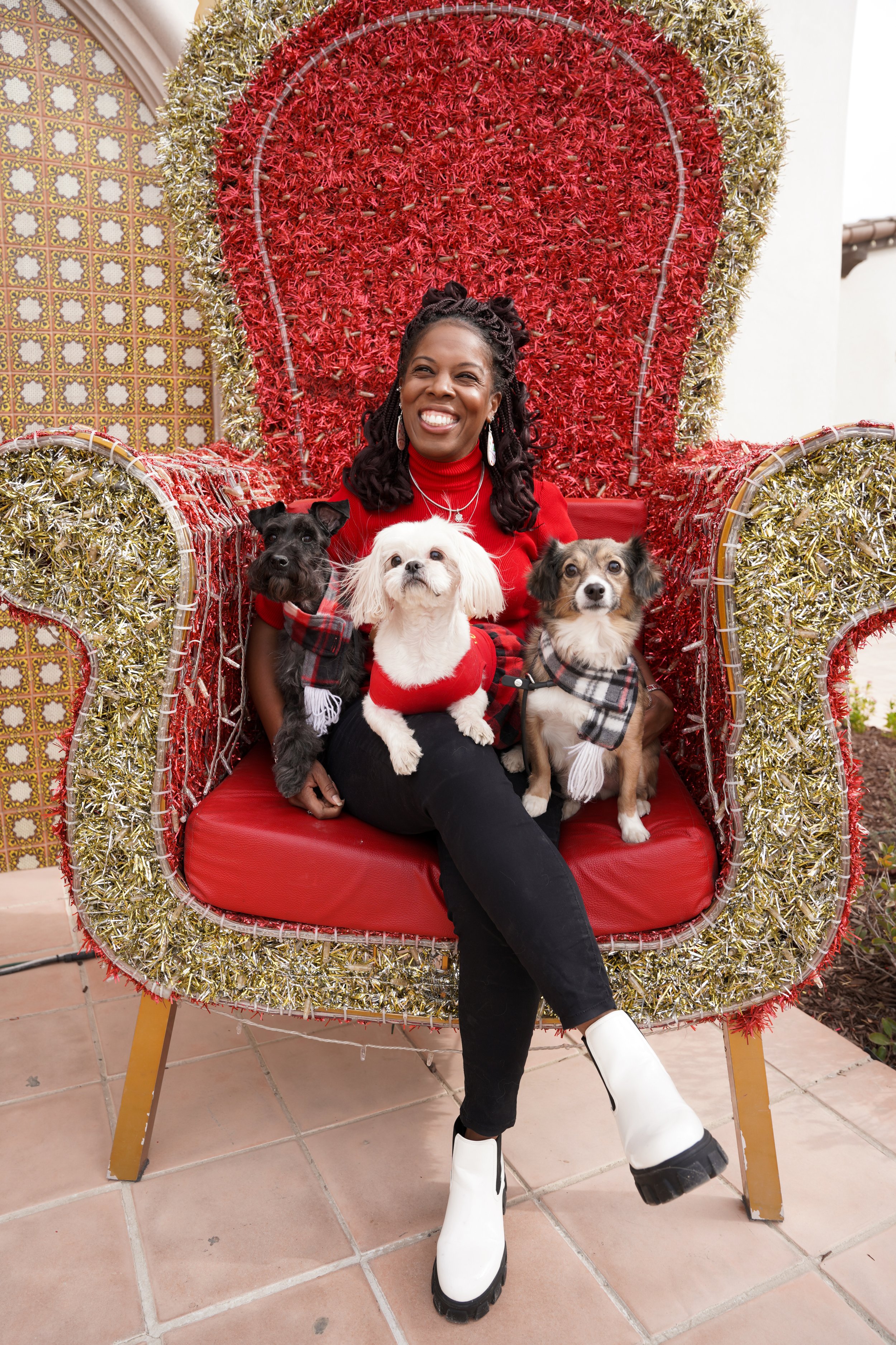 Holiday photos in Temecula aren’t complete without your fur babies! This festive family session captured the love, laughter, and paw prints that make the season unforgettable—because pets are family too.