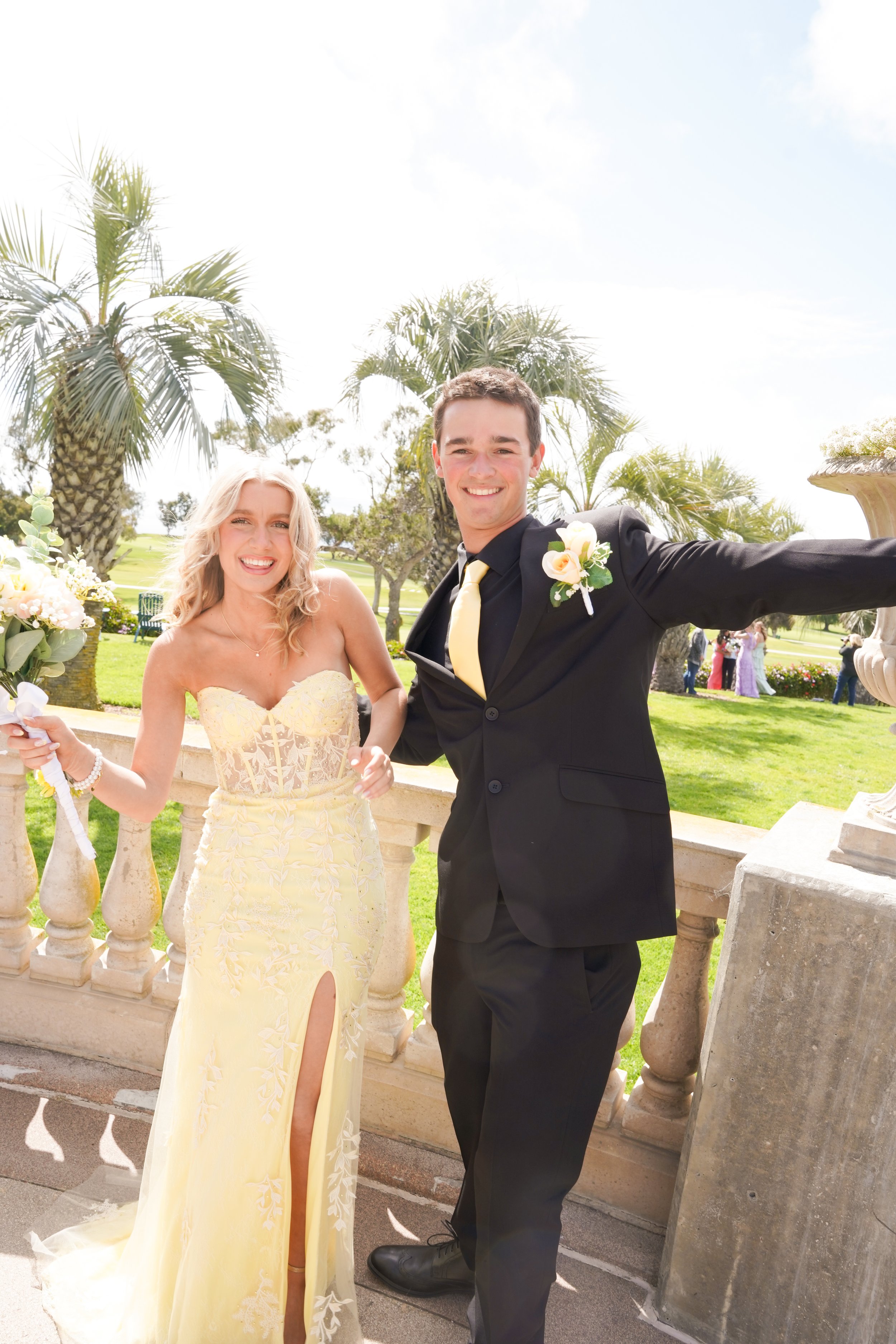 Couples prom portraits captured in beautiful La Jolla, San Diego—celebrating young love, unforgettable memories, and the start of a new chapter. This coastal prom photography session highlights the magic of milestone moments and picture-perfect views