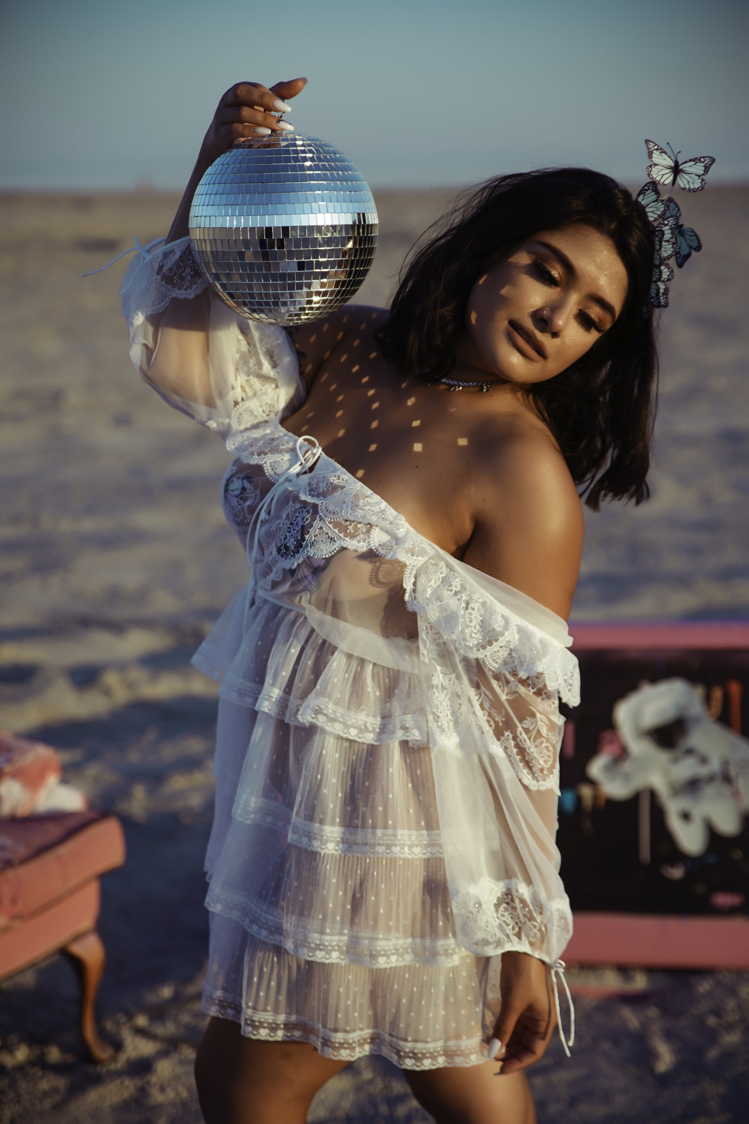Creative portrait photography at Bombay Beach, Salton Sea, with Jess—bold colors, artistic framing, and surreal desert vibes. A dream location for unique Salton Sea photography and expressive Bombay Beach portraits.