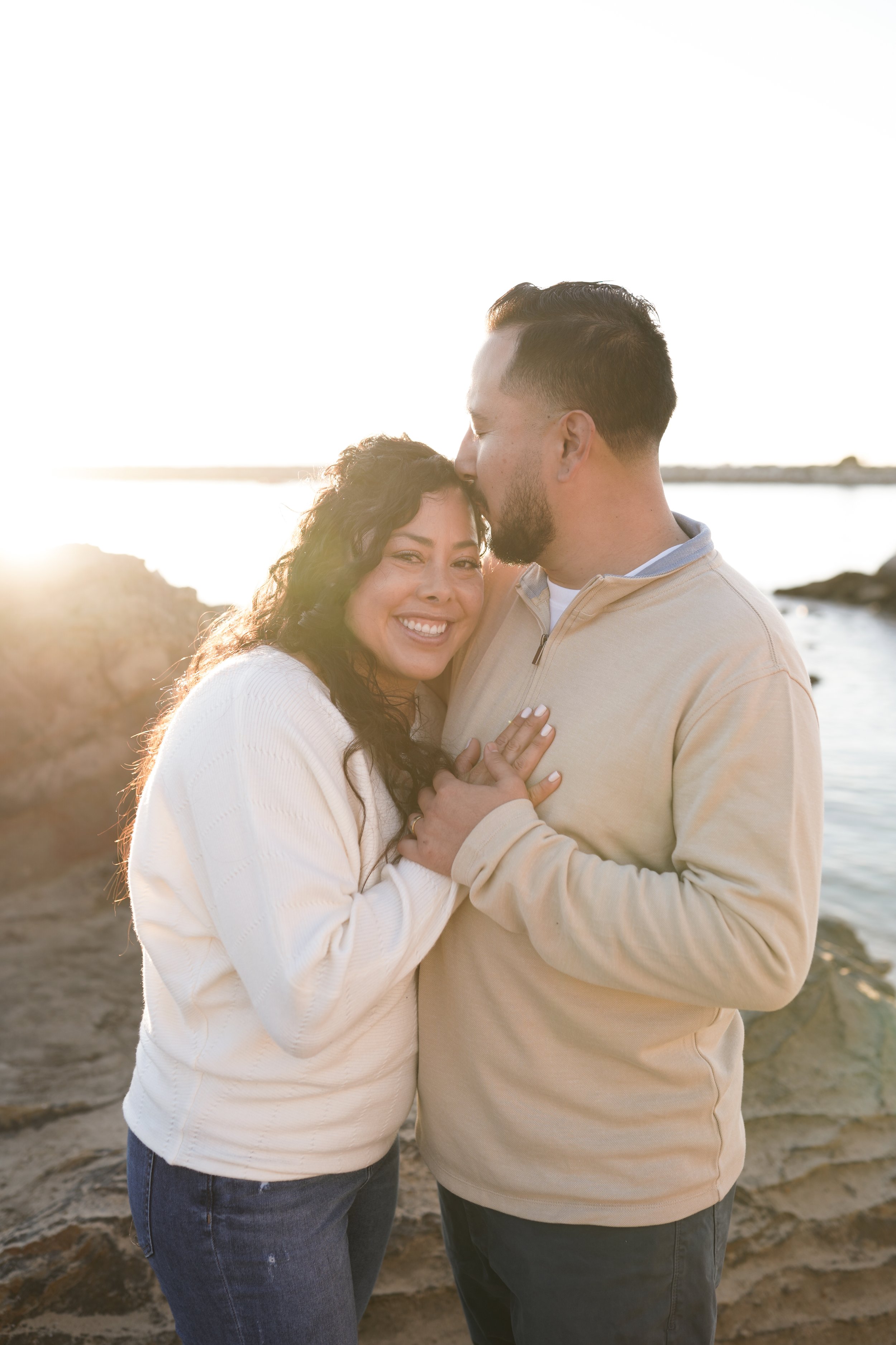 Family and children’s photography at Corona Del Mar during golden hour—capturing warm light, genuine smiles, and heartfelt moments by the sea. Timeless portraits full of love and laughter.