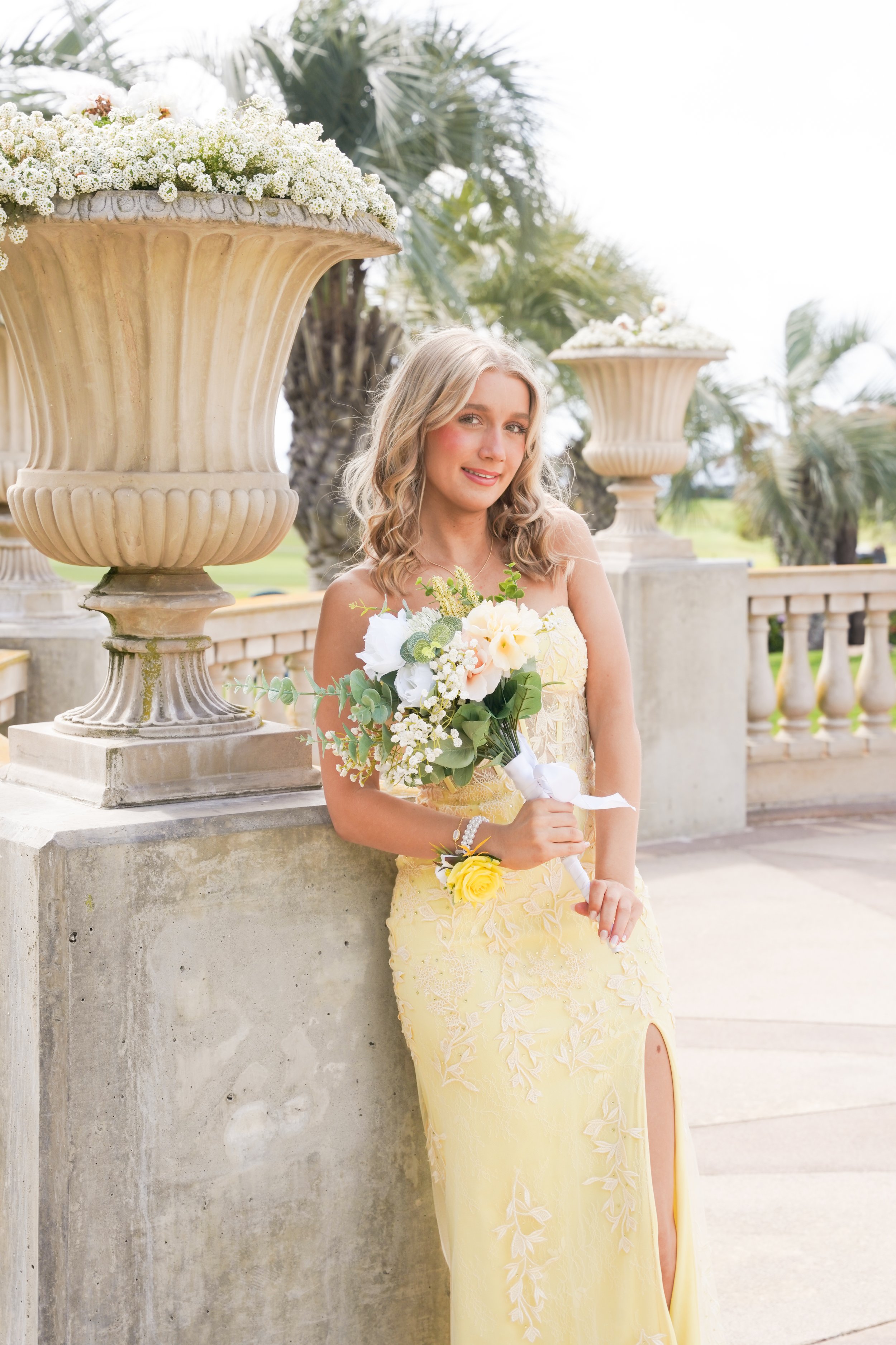 A group of friends, dressed to the nines and ready to make memories that last a lifetime—this prom photography session in La Jolla, San Diego captured all the laughter, style, and joy of a night they’ll never forget.