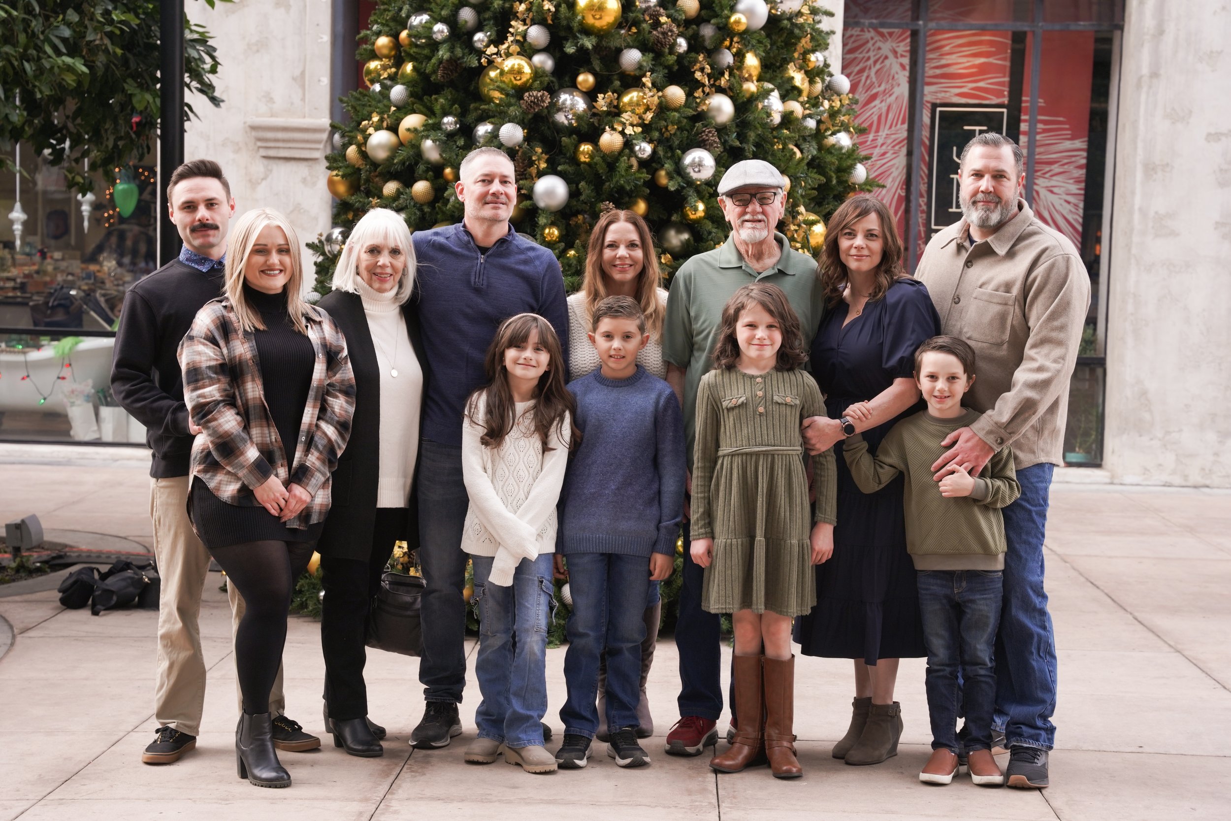 A heartfelt family session at the Mission Inn in Riverside, capturing new memories, laughter, and holiday traditions. The festive lights and historic charm made it the perfect setting for timeless holiday family photography in Riverside.