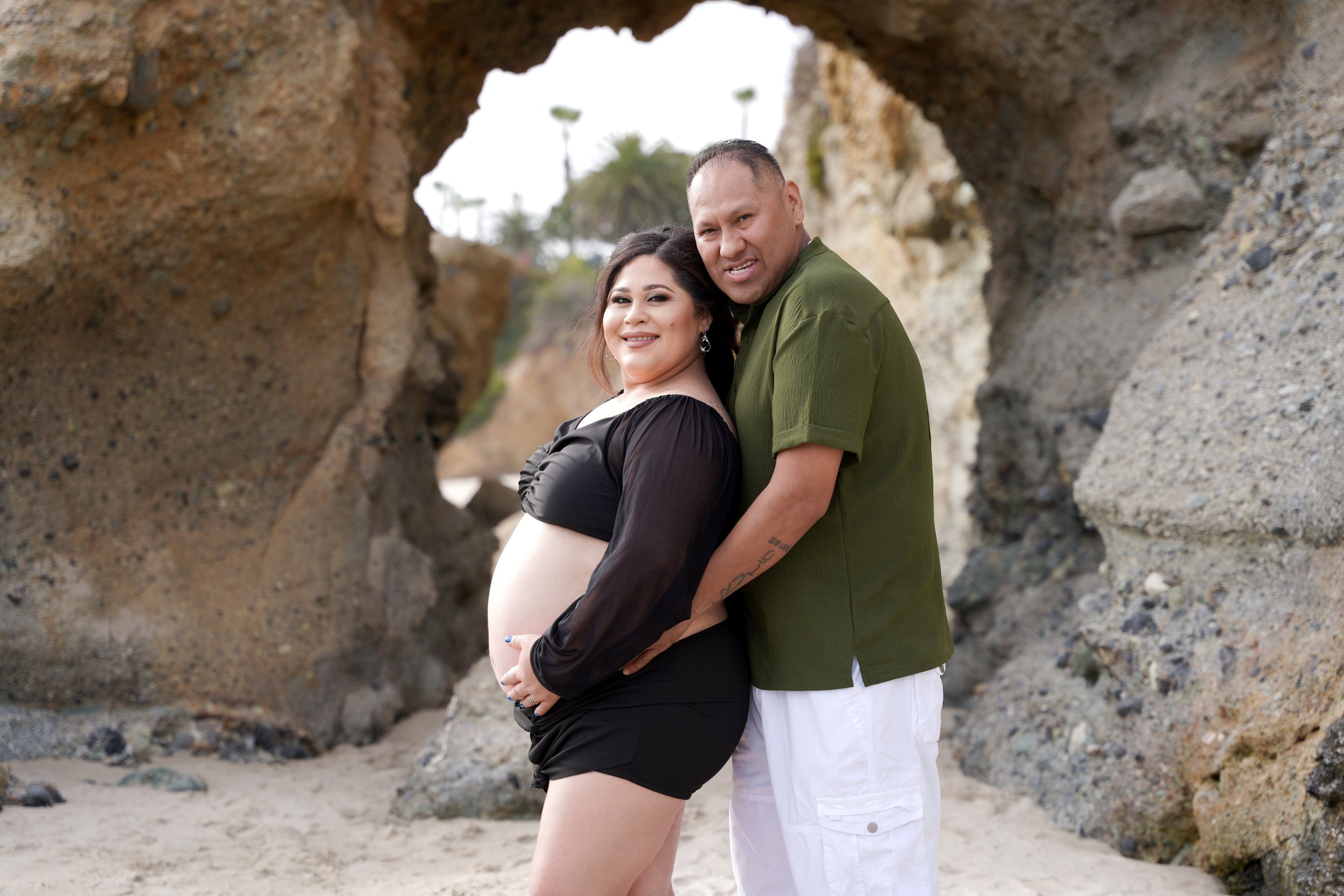 Captured a dreamy maternity session at Montage Beach in Laguna just before golden hour. The soft light, natural rock arches, and ocean views created the perfect setting for timeless maternity photography in Southern California.