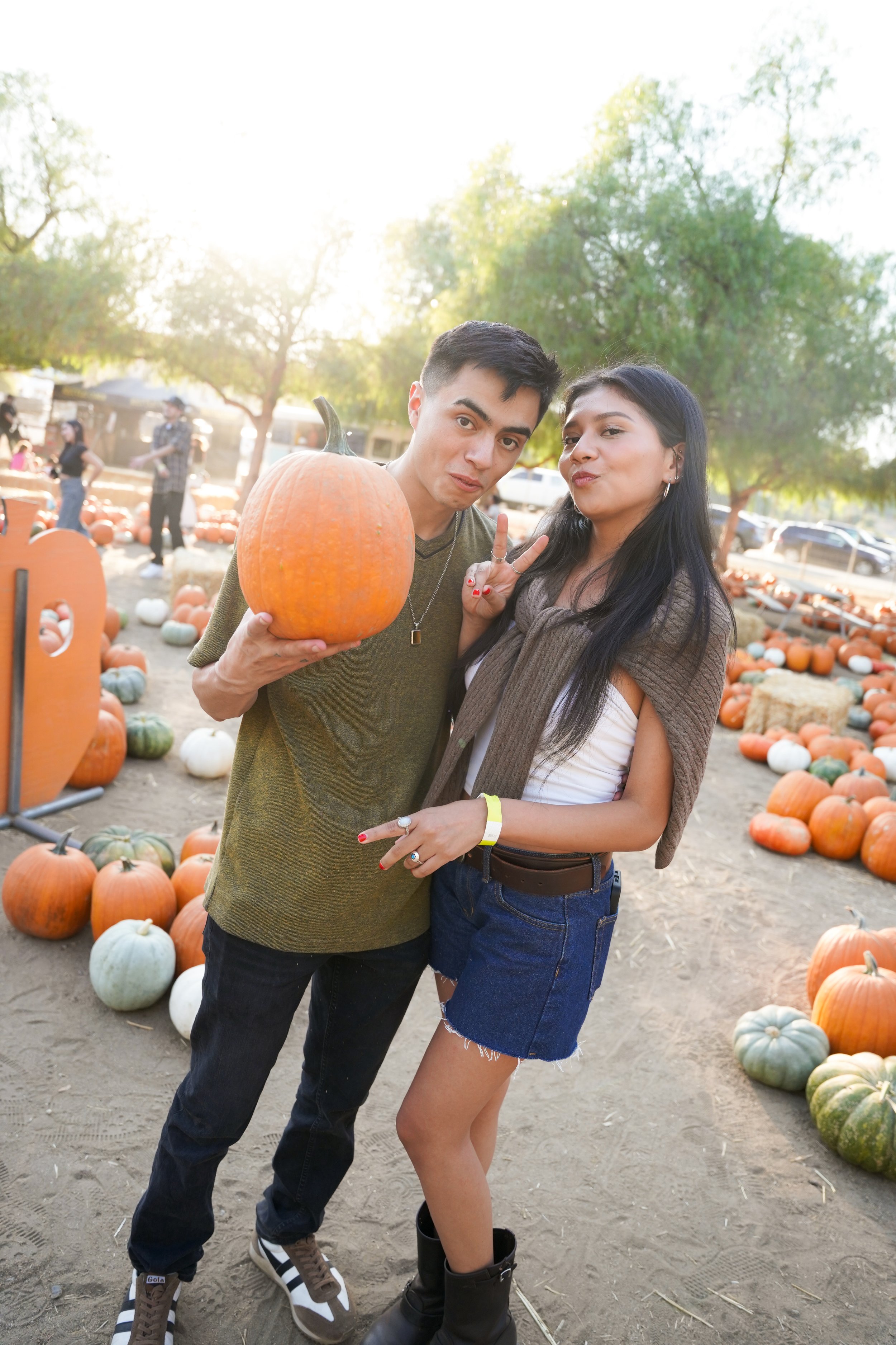 Love in full bloom at the pumpkin patch in Temecula! This cozy couples portrait session captured sweet moments, autumn colors, and seasonal charm—perfect for celebrating love in Southern California’s fall sunshine.