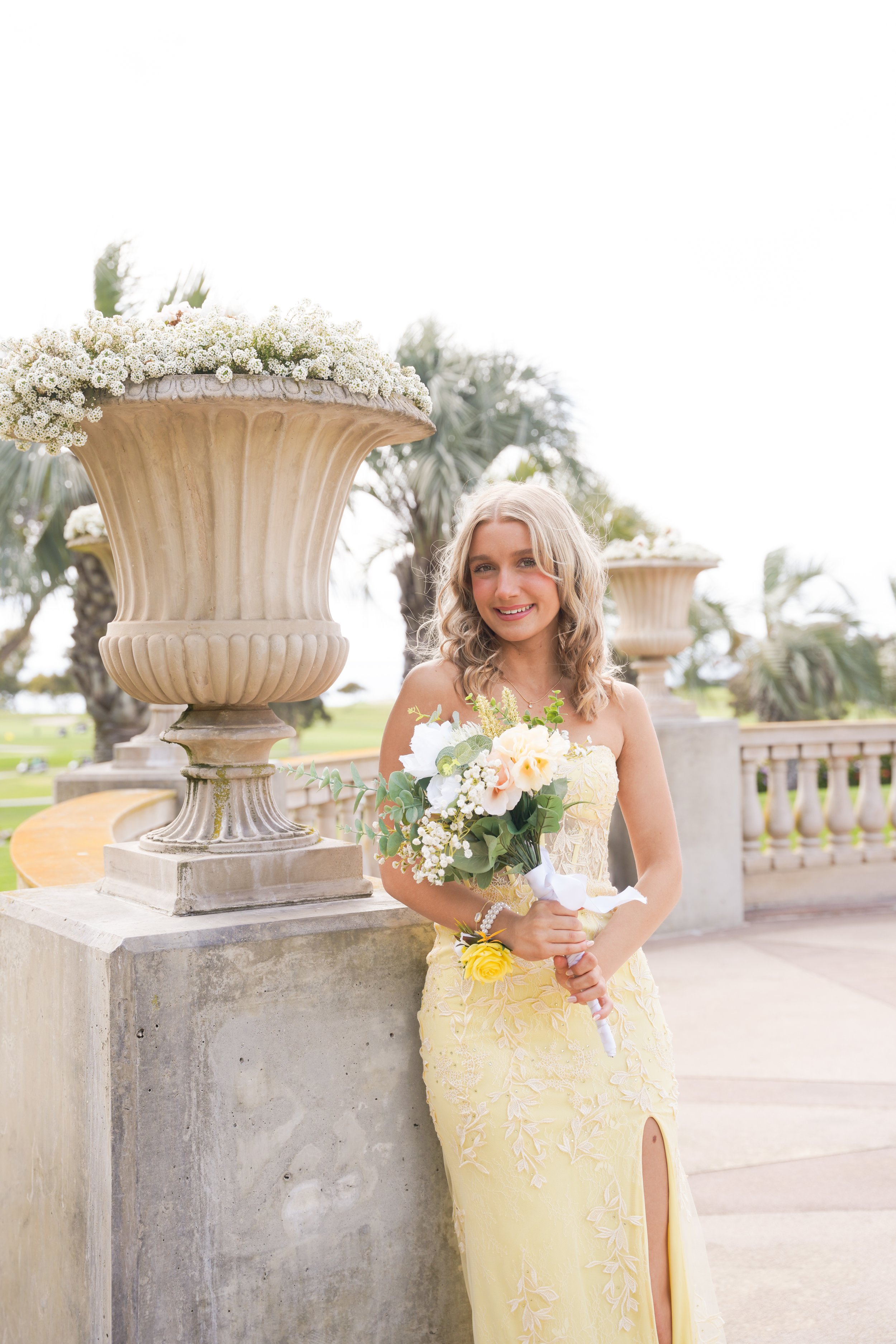 A group of friends, dressed to the nines and ready to make memories that last a lifetime—this prom photography session in La Jolla, San Diego captured all the laughter, style, and joy of a night they’ll never forget.