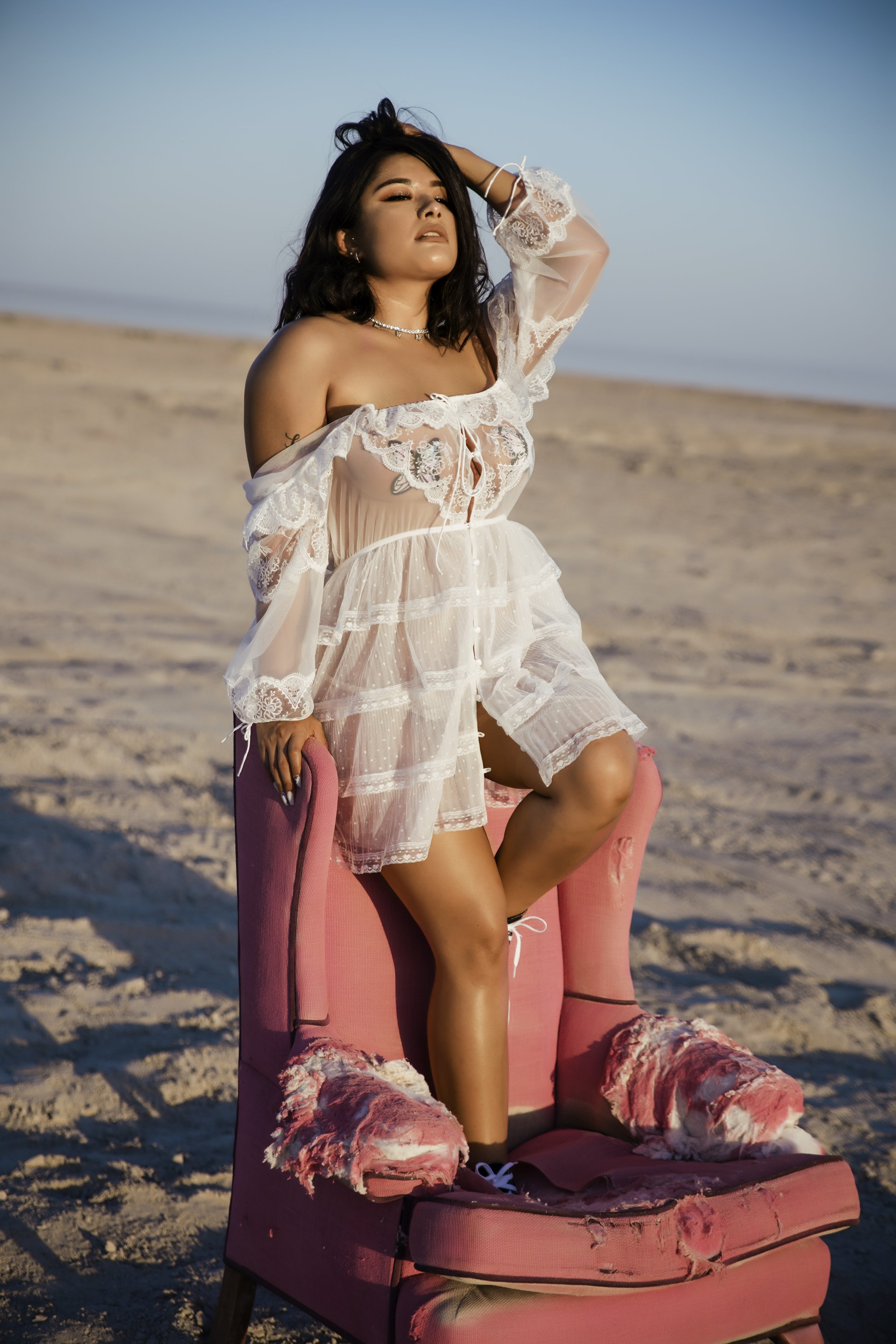 Creative portrait photography at Bombay Beach, Salton Sea, with Jess—bold colors, artistic framing, and surreal desert vibes. A dream location for unique Salton Sea photography and expressive Bombay Beach portraits.