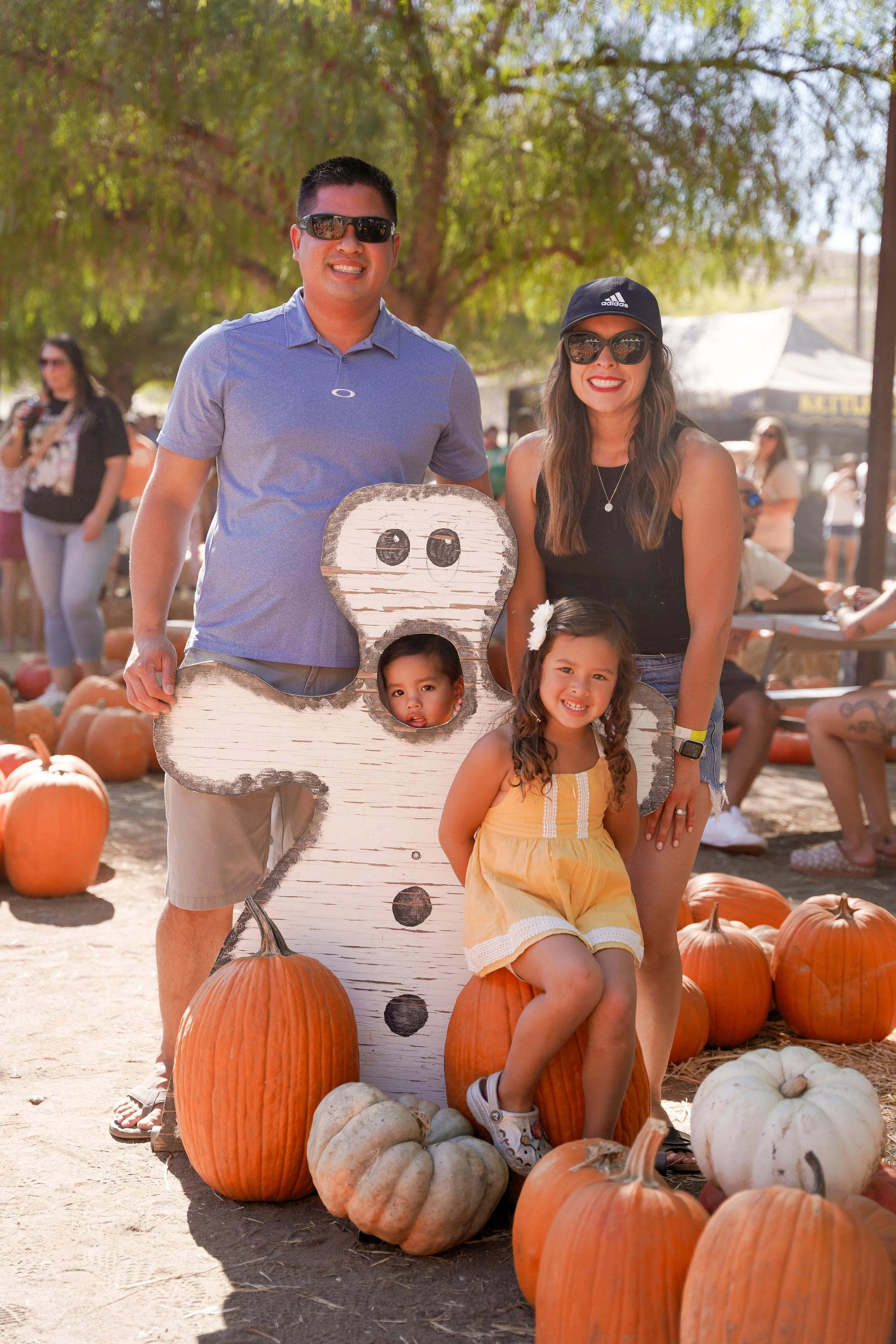 Capture timeless fall memories with pumpkin patch minis in Temecula. Limited sessions, book now before it’s too late.