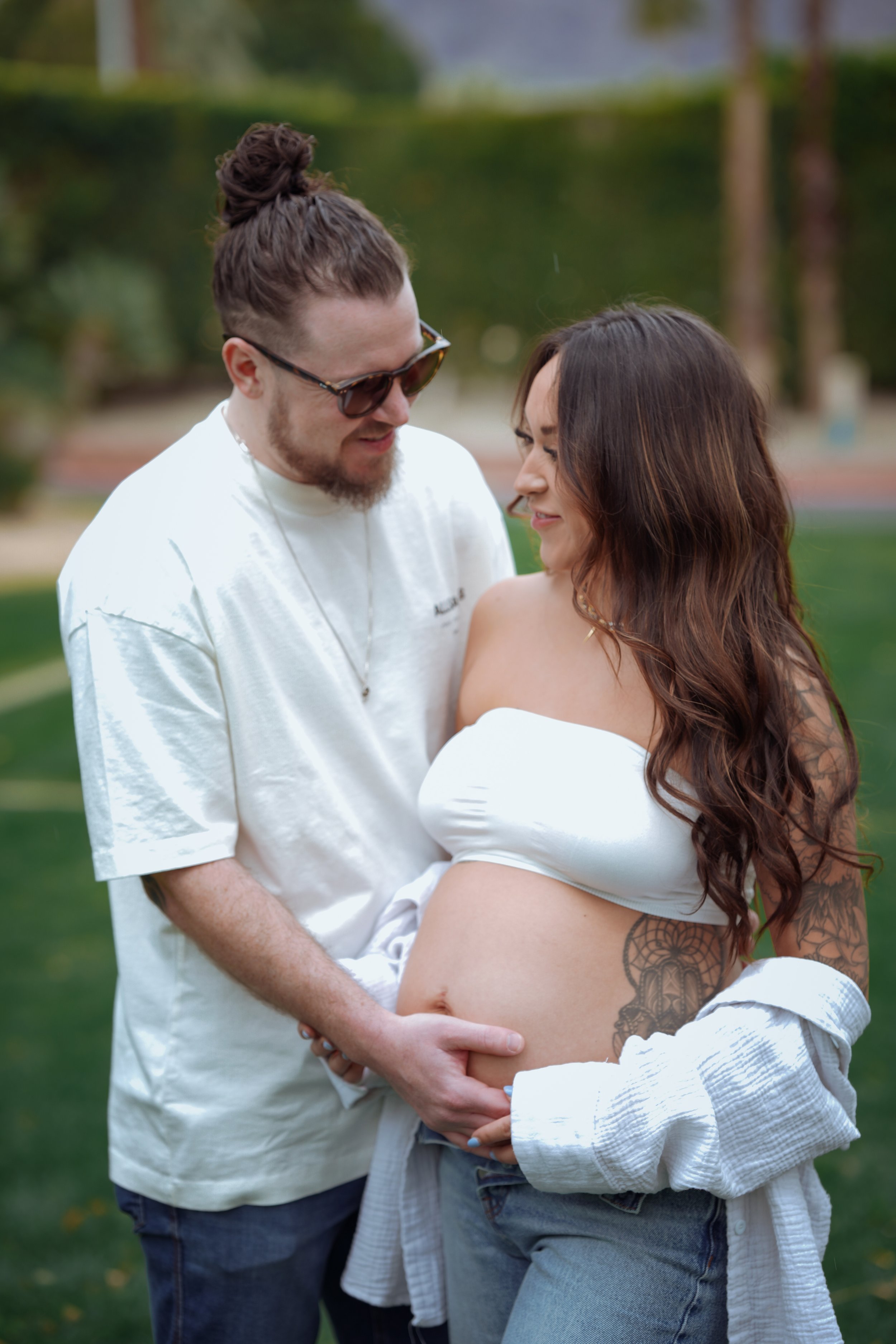 Babymoon photography in Palm Springs—capture dreamy desert moments, golden sunsets, and glowing mamas-to-be.