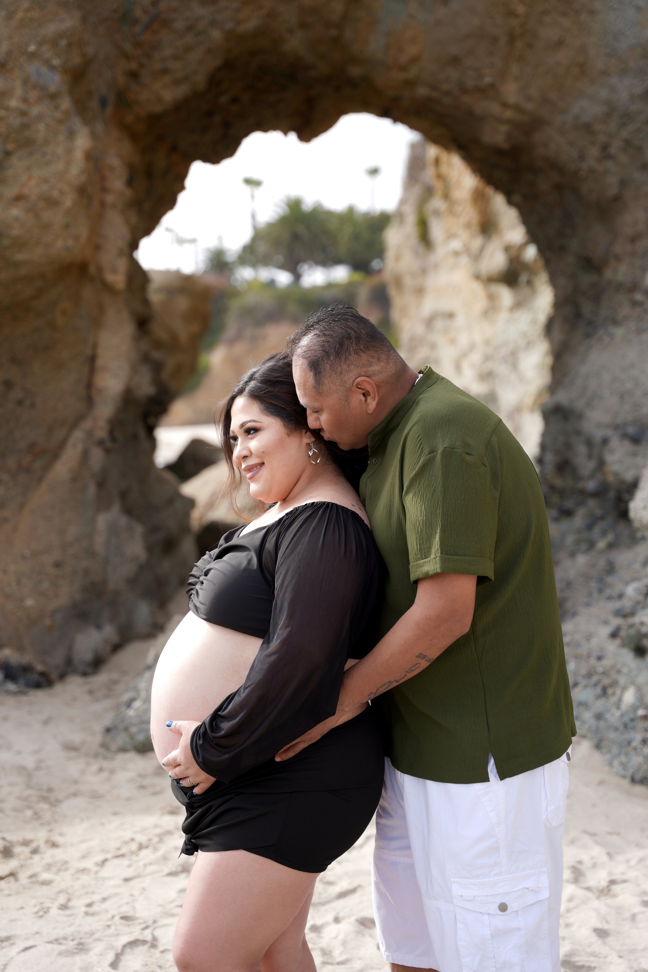 Captured a dreamy maternity session at Montage Beach in Laguna just before golden hour. The soft light, natural rock arches, and ocean views created the perfect setting for timeless maternity photography in Southern California.