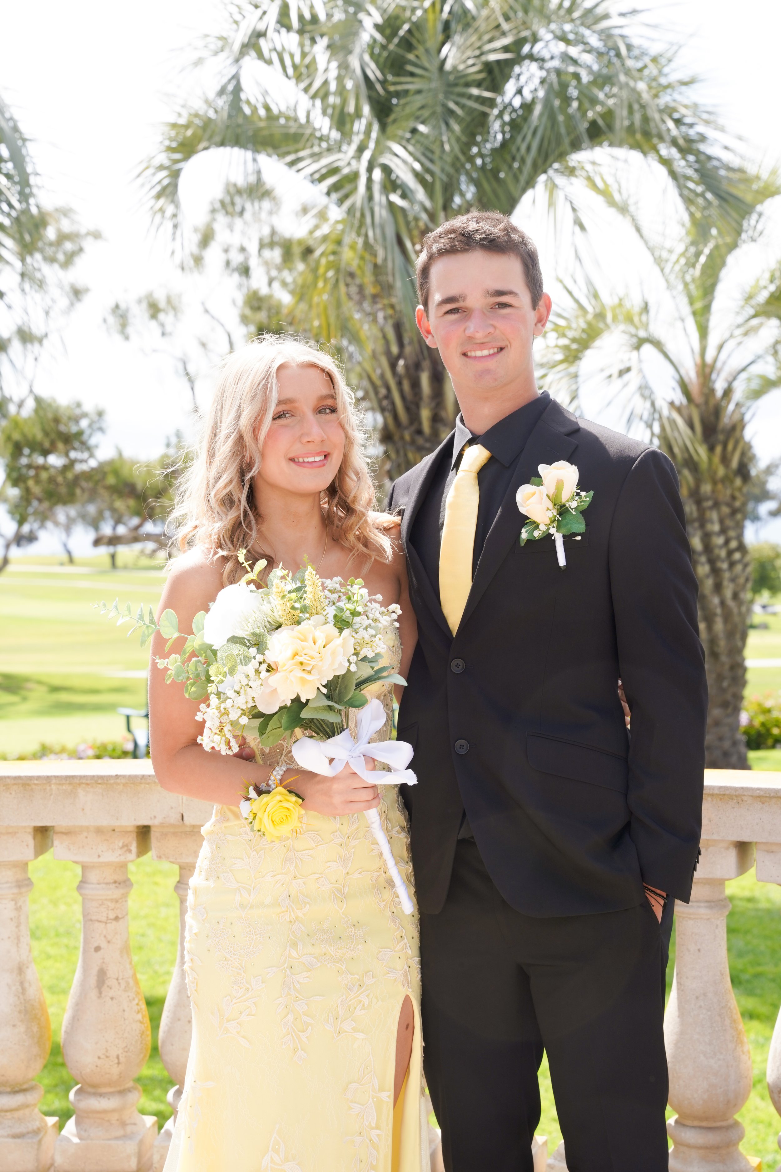 Couples prom portraits captured in beautiful La Jolla, San Diego—celebrating young love, unforgettable memories, and the start of a new chapter. This coastal prom photography session highlights the magic of milestone moments and picture-perfect views