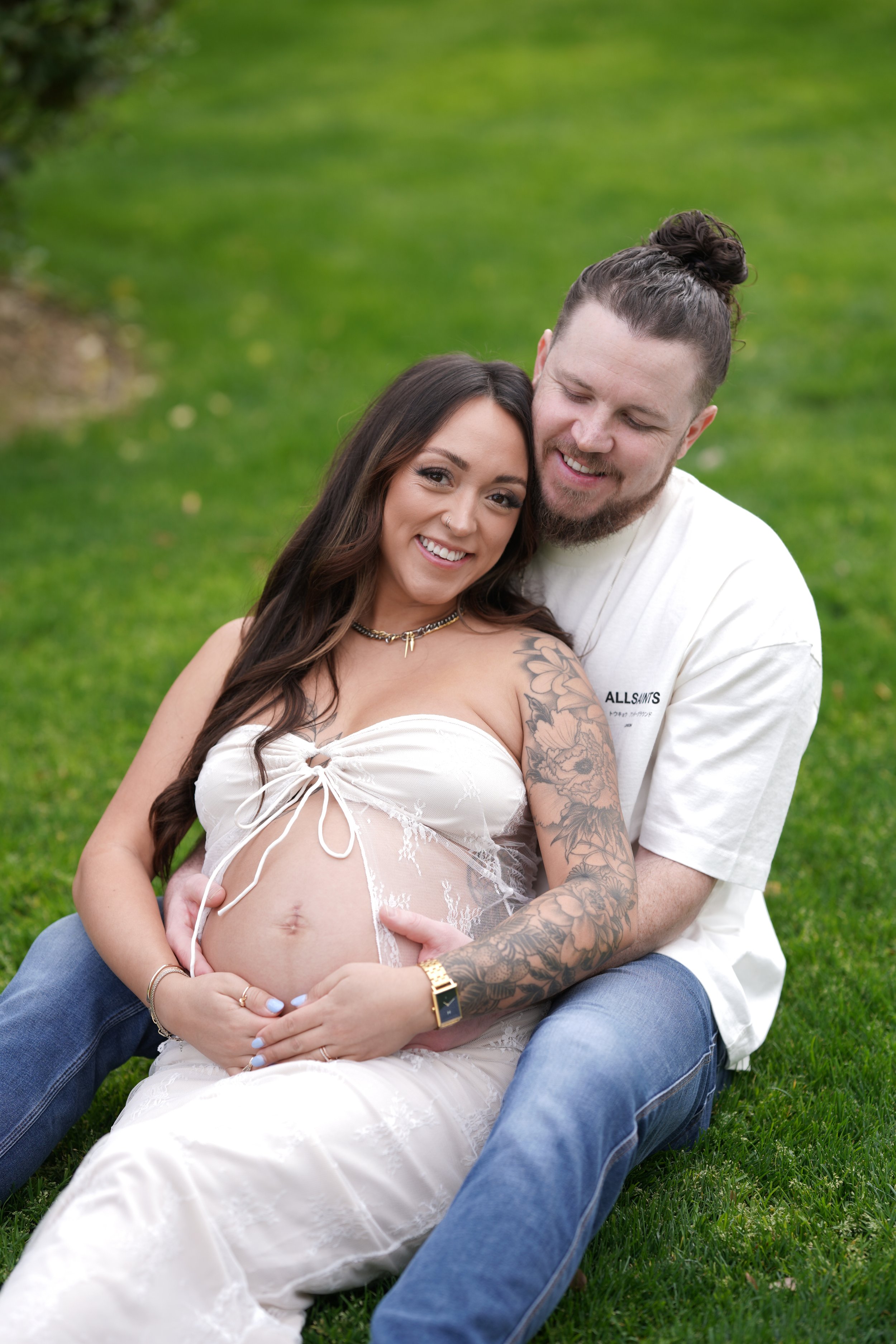 Celebrate your babymoon in Palm Springs with a dreamy photoshoot capturing love, connection, and desert beauty. Perfect for stunning Palm Springs maternity photography before baby arrives.
