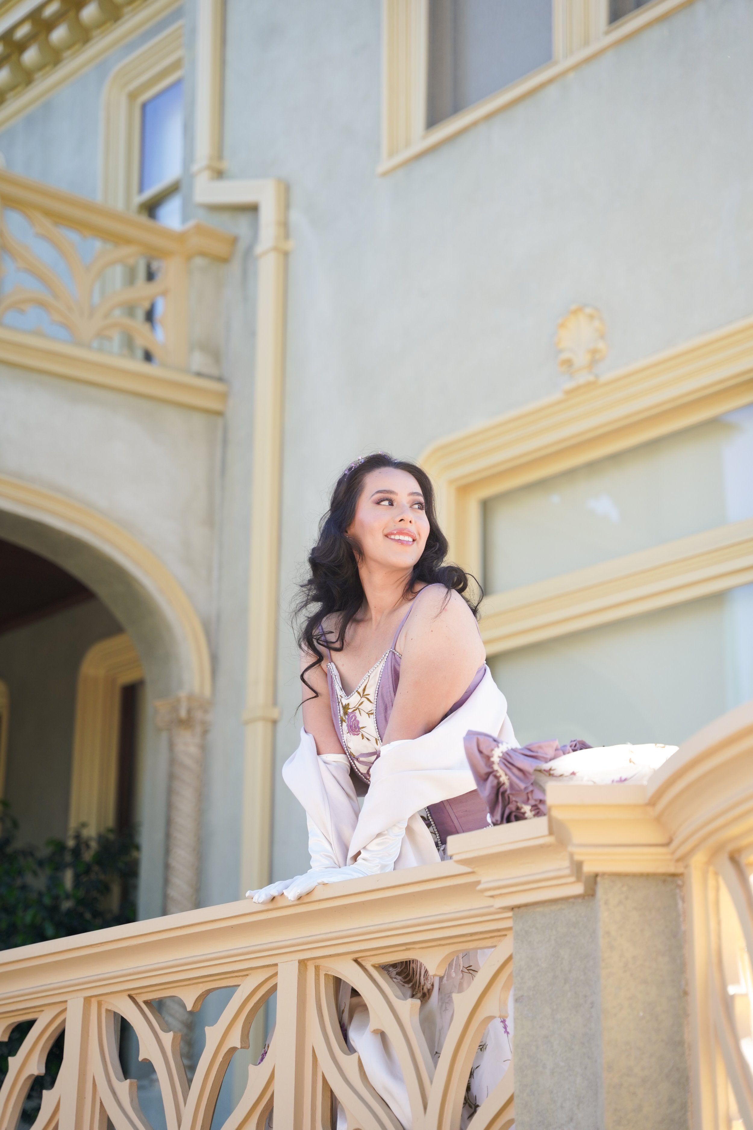 Bridgerton-inspired elegance at Kimberly Crest in Redlands, CA. This Victorian-style portrait shoot captured timeless beauty, vintage charm, and romantic details at one of SoCal’s most enchanting estates.