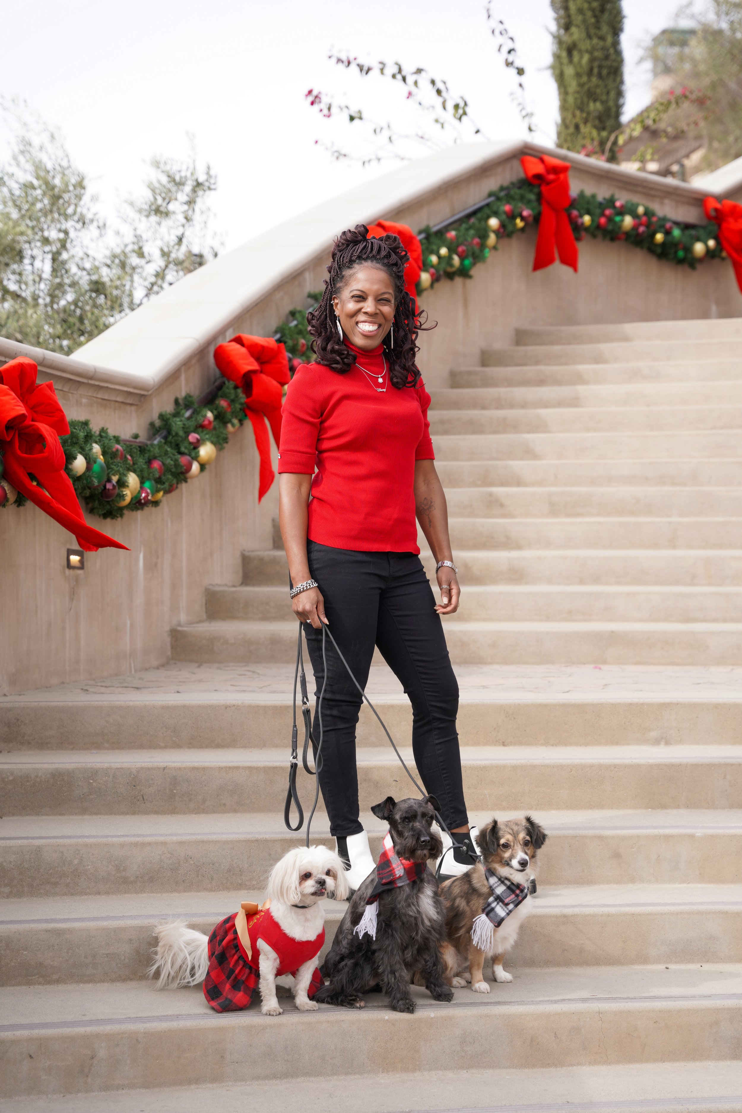 Holiday photos in Temecula aren’t complete without your fur babies! This festive family session captured the love, laughter, and paw prints that make the season unforgettable—because pets are family too.