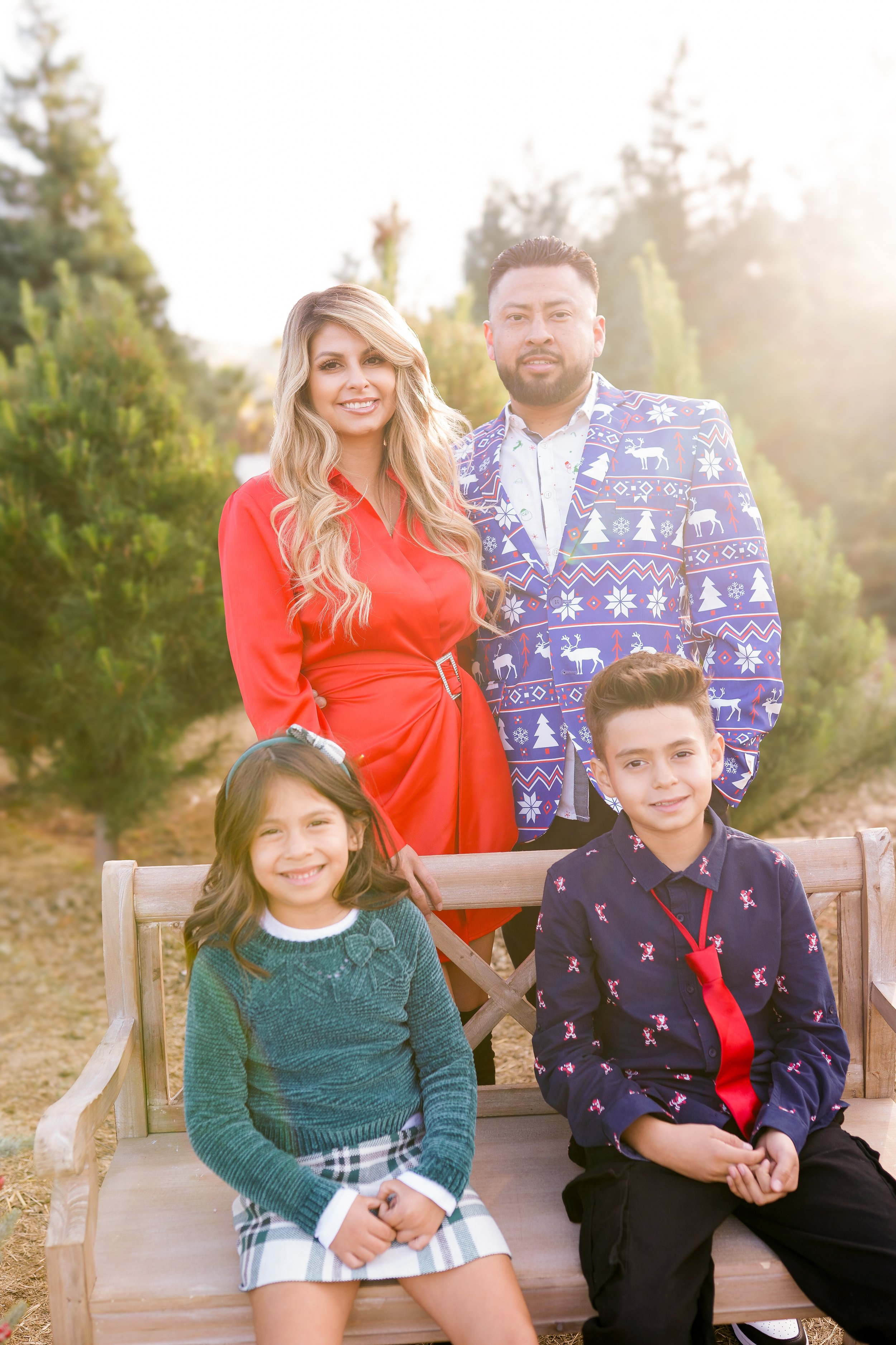 Family photography in Oak Glen and Forest Falls, CA—capturing holiday memories, love, and new traditions. Timeless portraits that celebrate togetherness in the heart of nature.