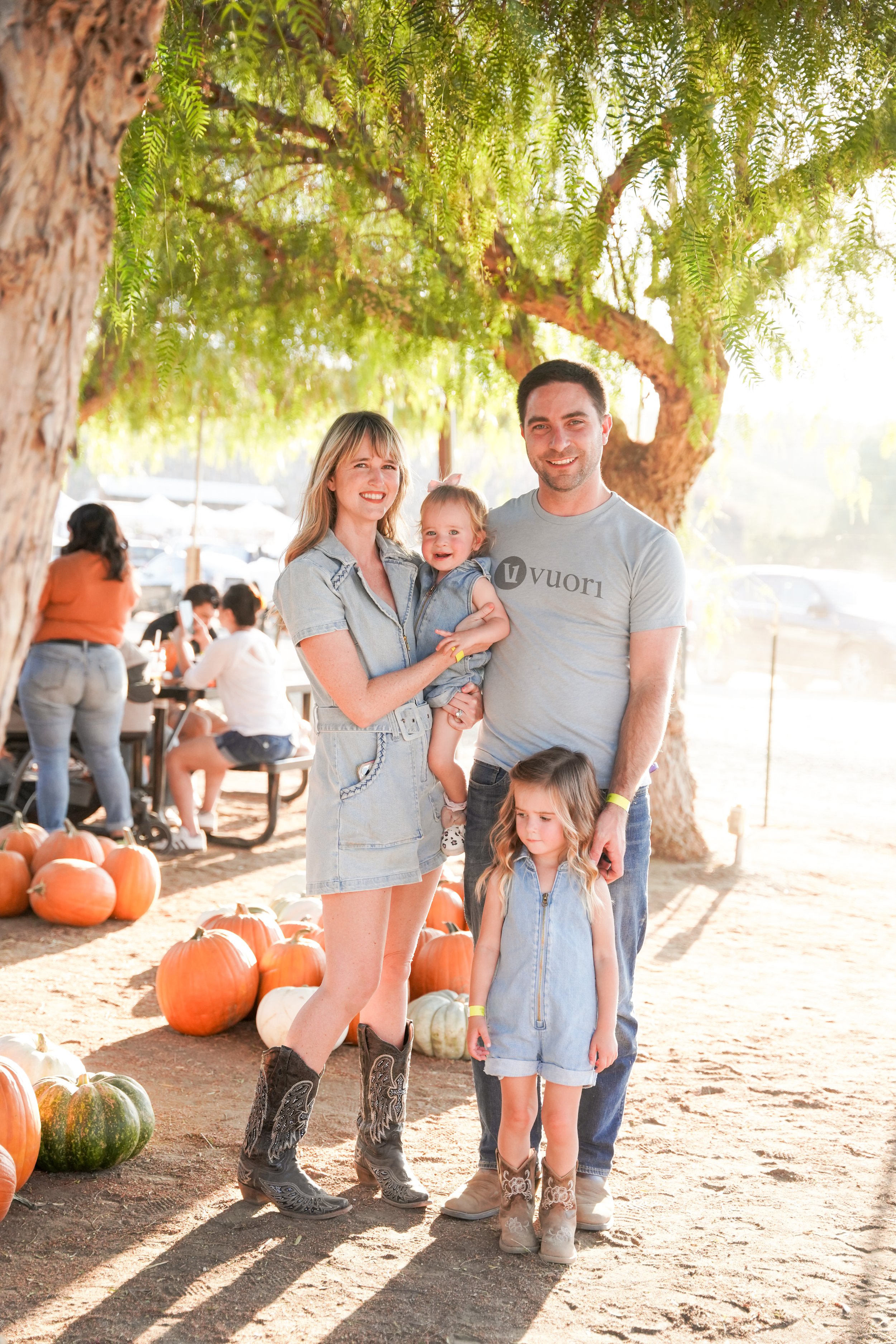 Fall family photos at the pumpkin patch in Temecula, CA! This seasonal photoshoot captured joyful moments with the kids, surrounded by pumpkins, golden light, and rustic charm—perfect for updating family portraits and celebrating autumn in SoCal.
