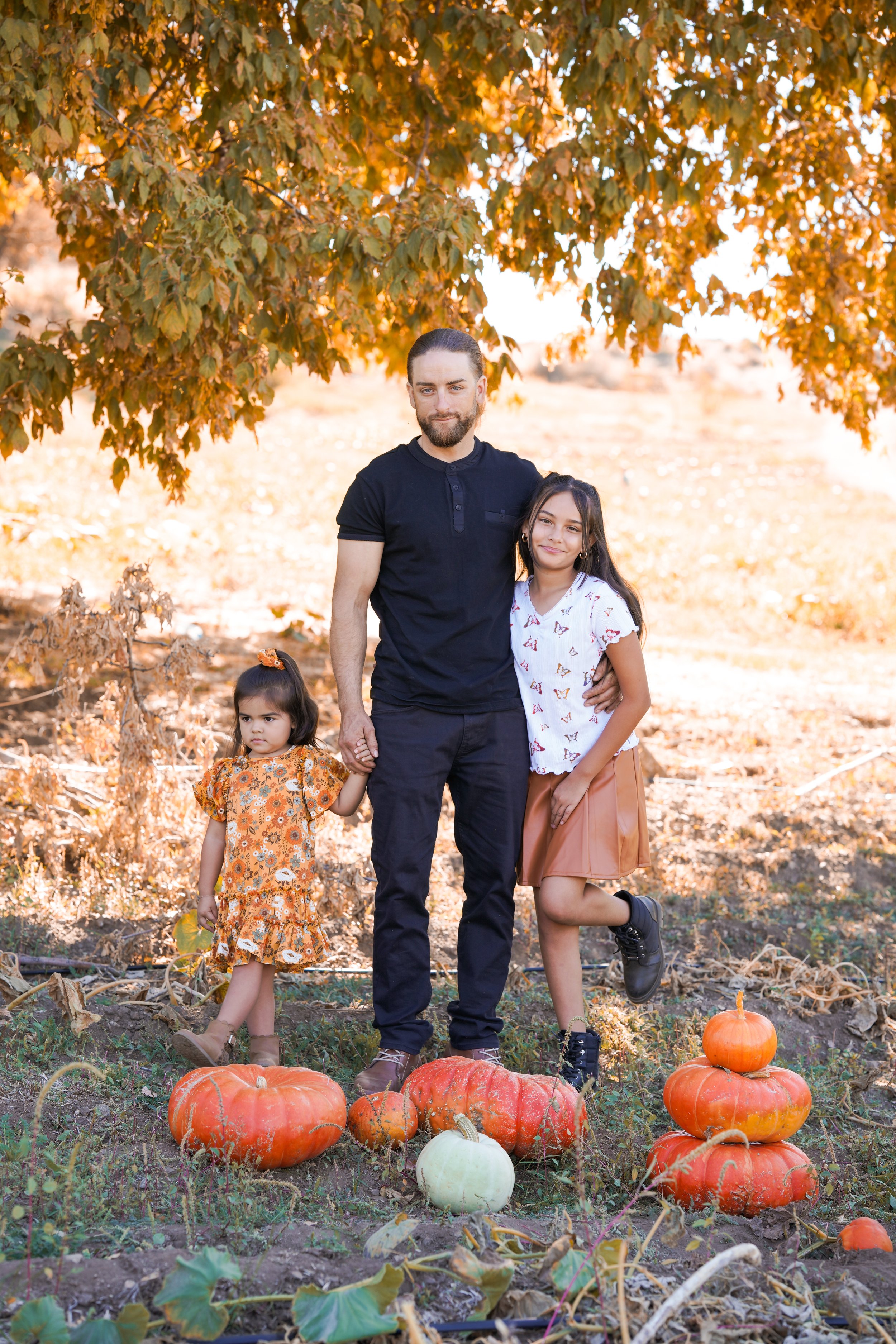 Family and children photography in Oak Glen, Yucaipa—blowing out the background to beautifully highlight your little ones. Soft light, pure joy, and heartfelt moments captured with focus on what matters most.