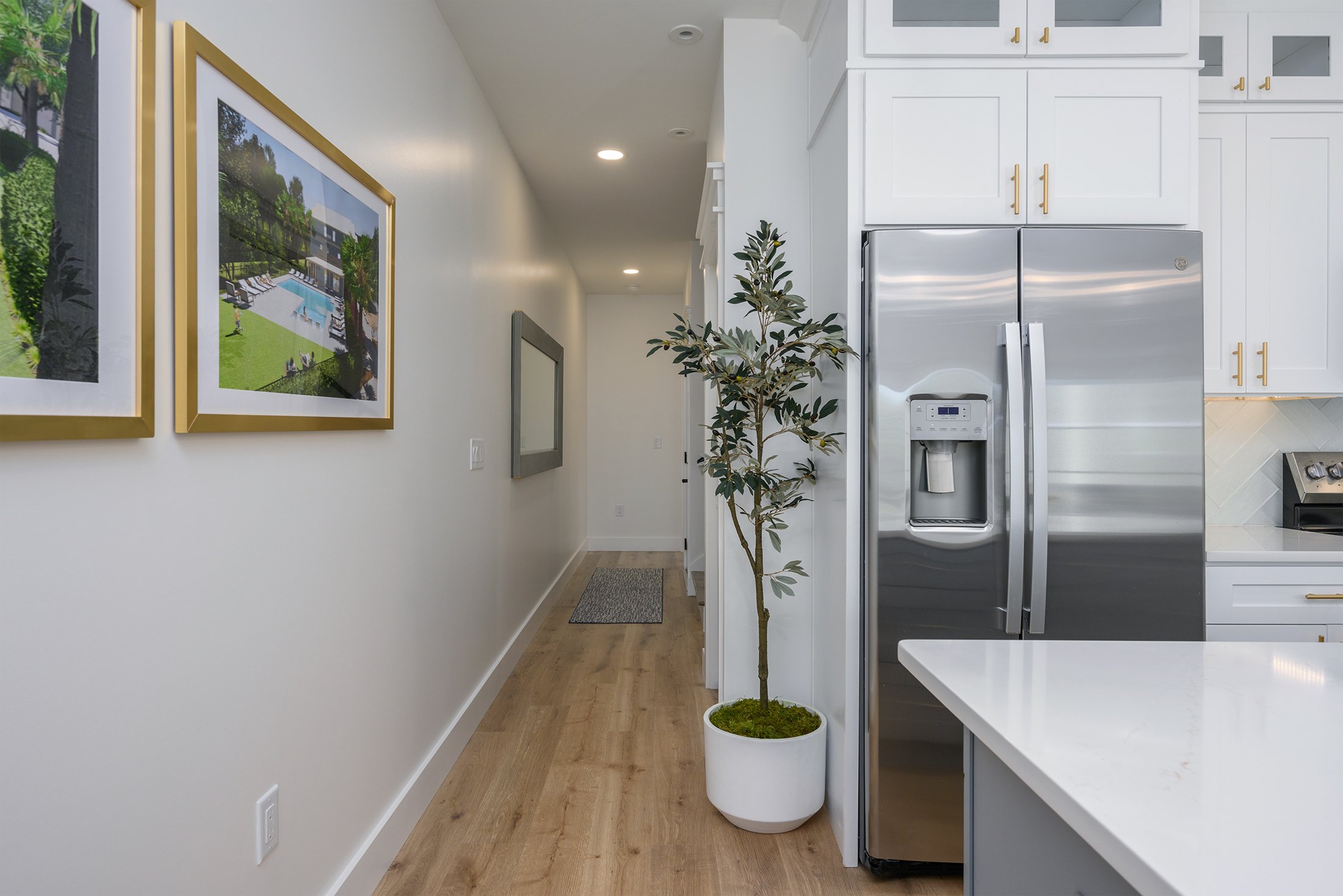 Hallway to Kitchen/Living room