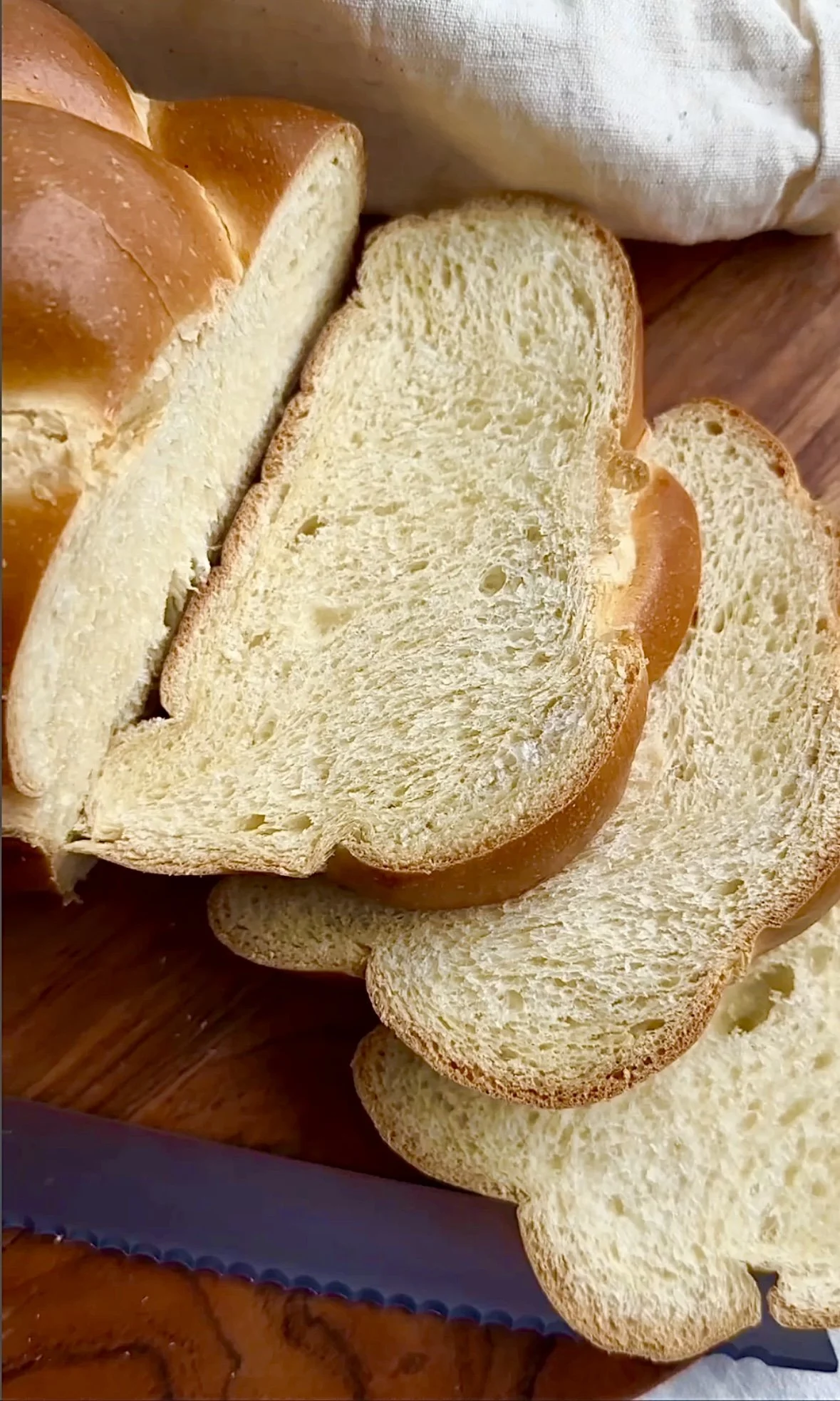 Cut Challah.jpg