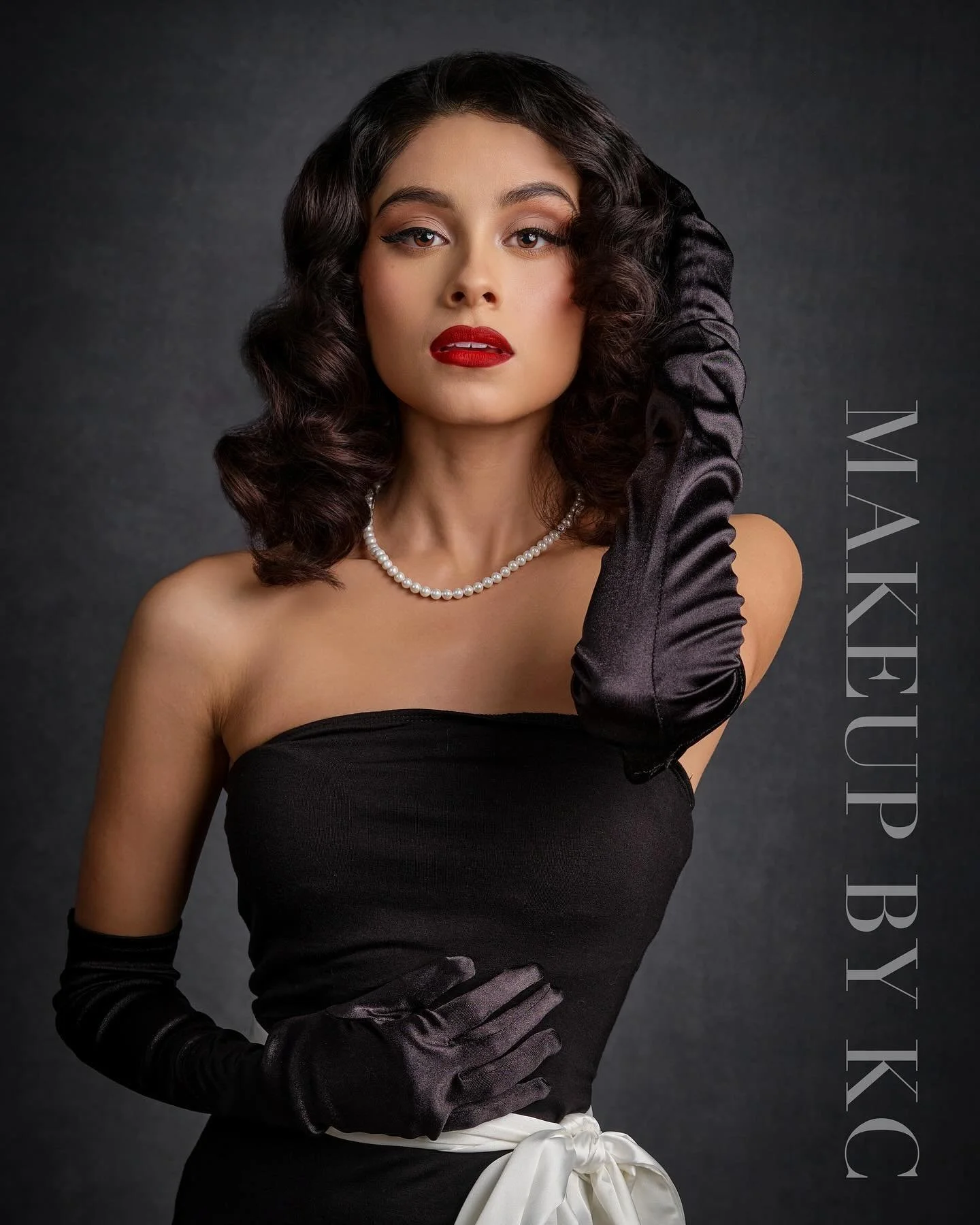 1950s shoot inspired by the model Dovima

Model: @gisette_lopez_ 
Photographer: @lifestyle_boudoir 

SKIN
@makeupforever HD Skin Hydra Glow Foundation
@hourglasscosmetics vanish Airbrush Concealer
@narsissist Radiant Creamy Concealer
@givenchybeauty 