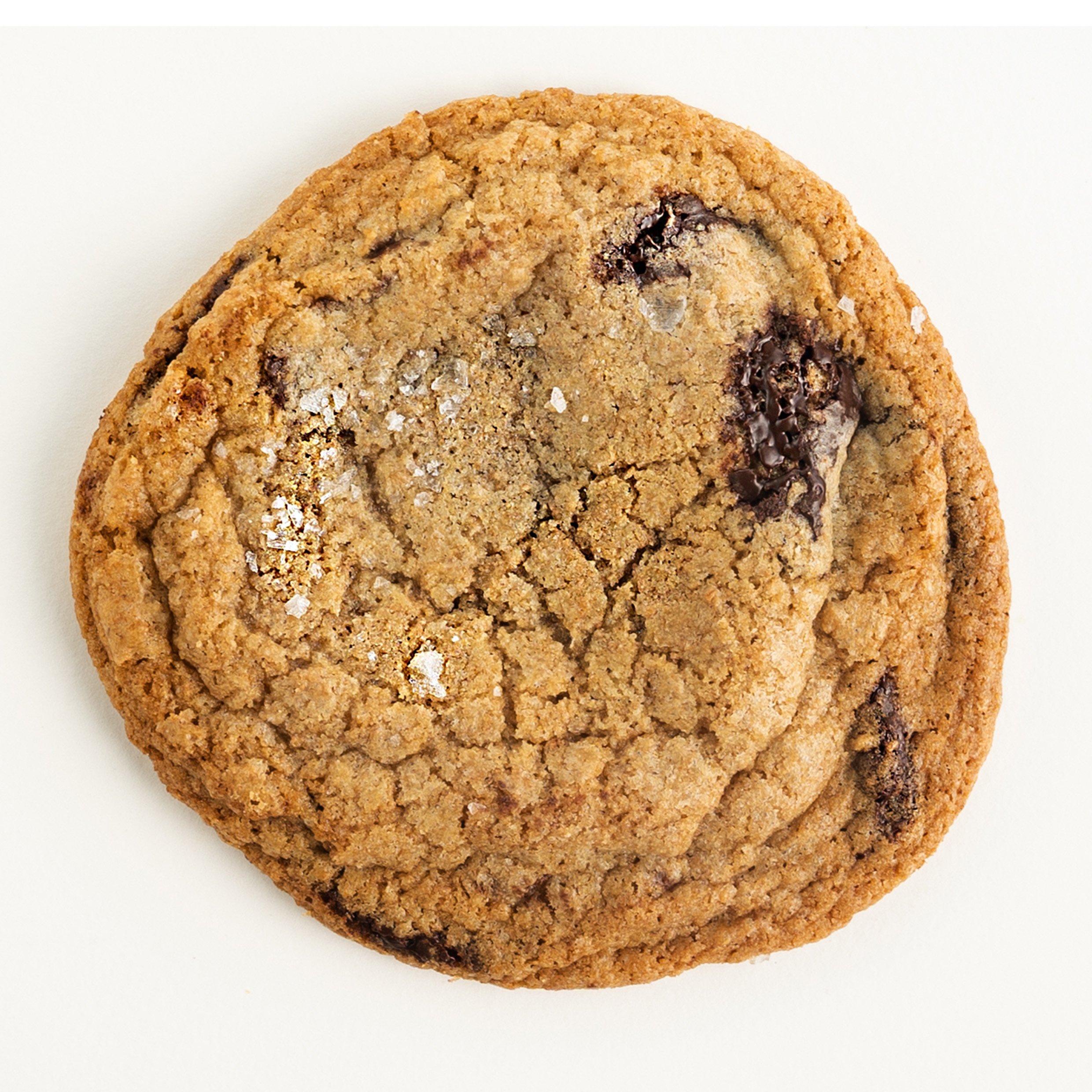SPELT CHOCOLATE CHIP COOKIE
Whole spelt chocolate chip cookie with 64% dark chocolate, topped with Maldon salt.
INGREDIENTS whole spelt flour, 64% dark chocolate, butter, sugar, eggs, vanilla, baking soda, salt.