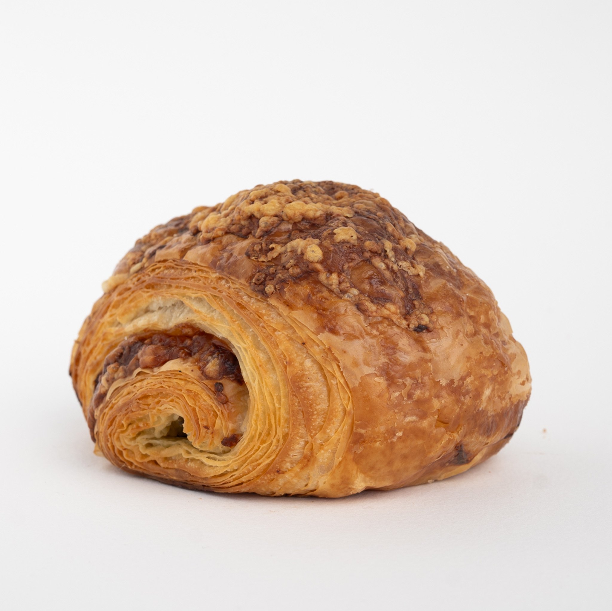 LEEK & GRUYERE CROISSANT
Roasted leeks, garlic and Gruyere rolled into a savoury croissant.
INGREDIENTS: white wheat flour, leeks, garlic, Gruyere cheese, butter, sugar, yeast, salt, egg wash, *Available Friday-Sunday