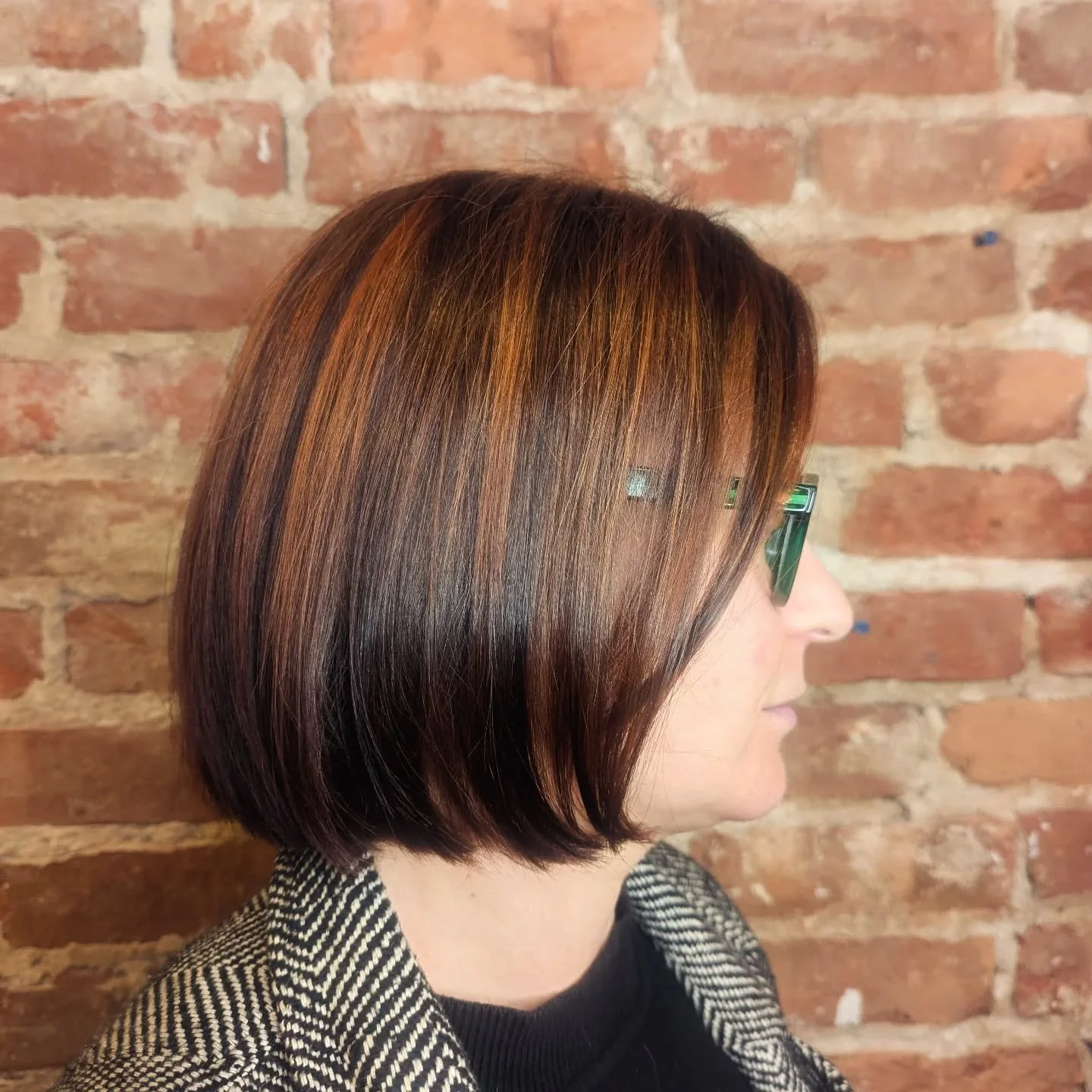 Can we talk about how this is THE perfect color to add richness and warmth to winter? While everything outside is cold and gray, your hair can be glowing with those cozy, fire-lit tones.

With shiny copper penny red and deep rich mahogany tones blend