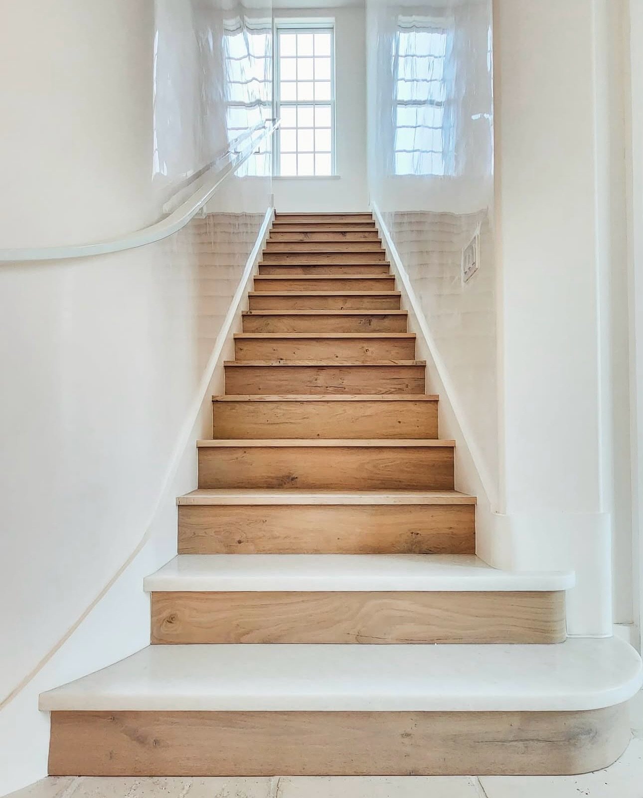 Stairway to style&hellip; where stone, plaster, and wood align in perfect balance. ✨

Architecture: @chanceyarchitecture 
Interior Design: @chanceyinteriordesign 
General Contractor: @arkongroupinc 

#chanceyinteriordesign #chanceyarchitecture #alysb