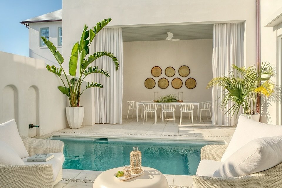 The perfect spot to spend a Summer Friday ☀️💧

Photography: @jack.gardner.photographer 

#chanceyinteriordesign #chanceyarchitecture #summerfridays #poolday #pooldesigns #patiodesign #exteriorstyle #exteriorarchitecture #exteriorhome #alysbeach #aly
