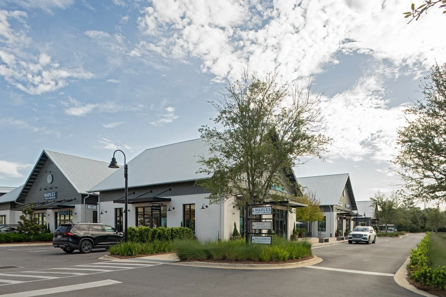 Greenway Station 30A brings a new layer of design to the coast: architecture that blends community, lifestyle, and a sense of place.

Photography: @jack.gardner.photographer

#chanceyarchitecture #architecturaldesign #greenwaystation30a #outdoorshopp