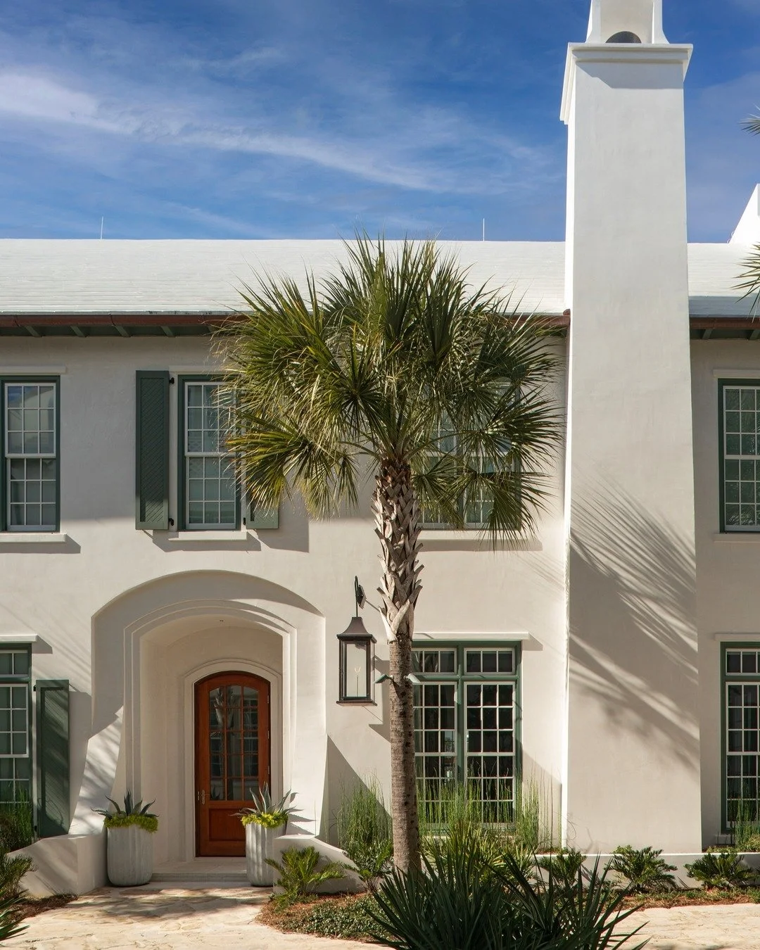 Architecture lives in the details. Every element is chosen to complement proportion and elevate the design.

Photography: @jack.gardner.photographer

#chanceyarchitecture #chanceyinteriordesign #exteriordesign #exteriordetails #floridahomes #resident