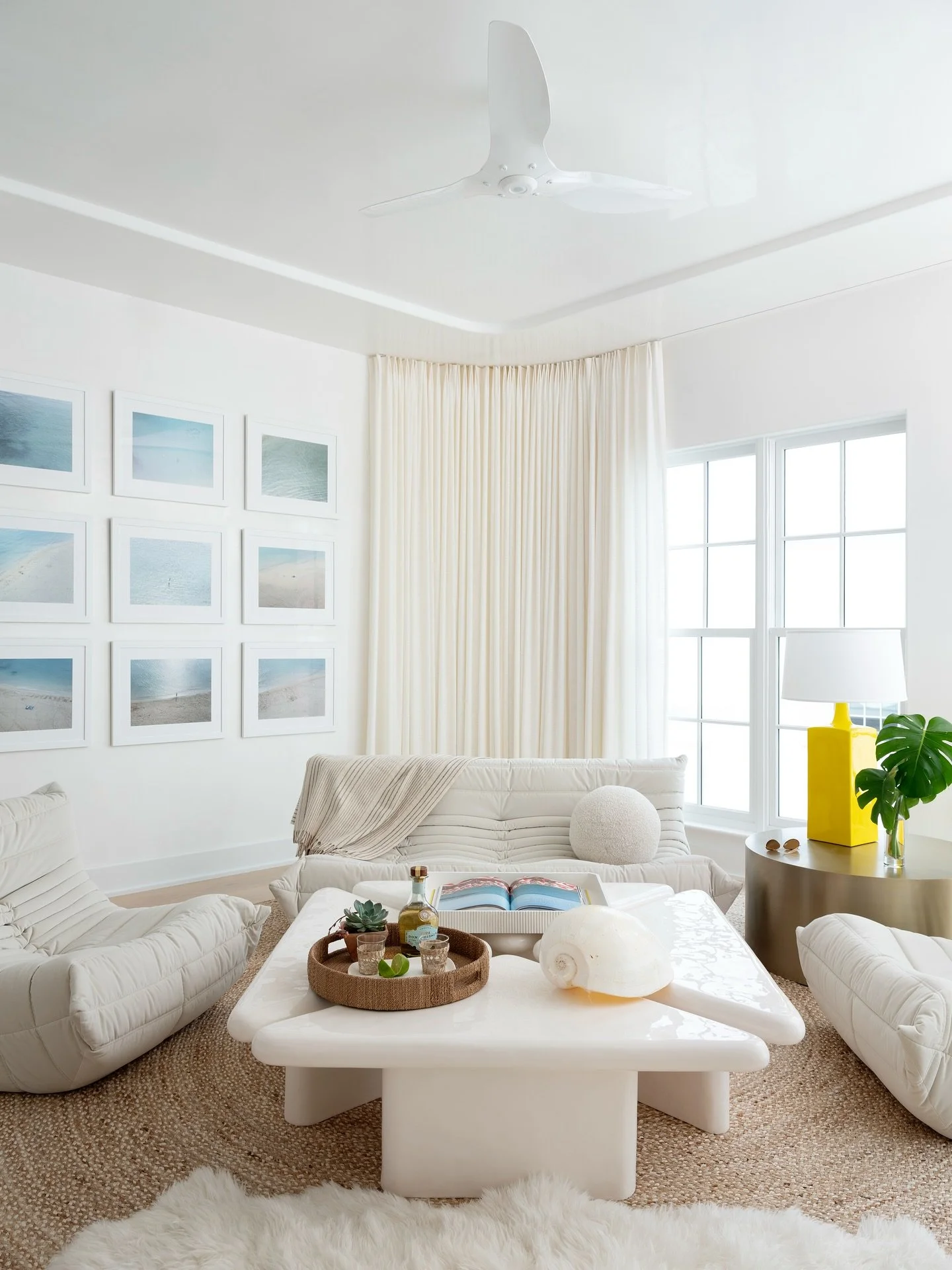 Our favorite lounge spot heading into the weekend… 💛
Photography: @mali_azima 
#chanceyinteriordesign #chanceyarchitecture #floridadesign #floridadesigner #coastaldesign #alysbeach #alysbeachfl #rooftopviews #loungearea #mediaroom