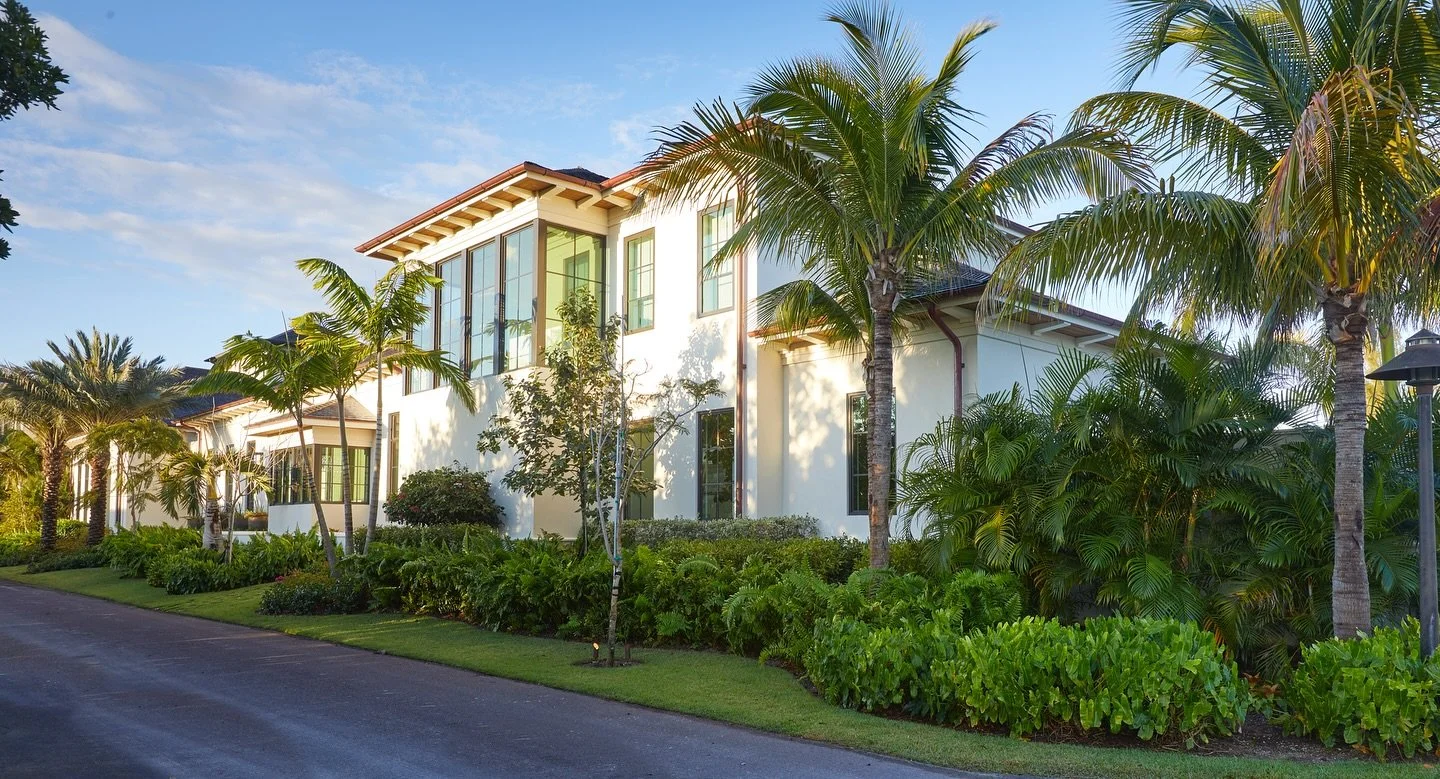 Island exteriors welcoming you home&hellip;

Photography: @jallsopp 

#chanceyarchitecture #chanceyinteriordesign #exteriordesign #bahamasliving #islandhome #residentialarchitecture #customhome