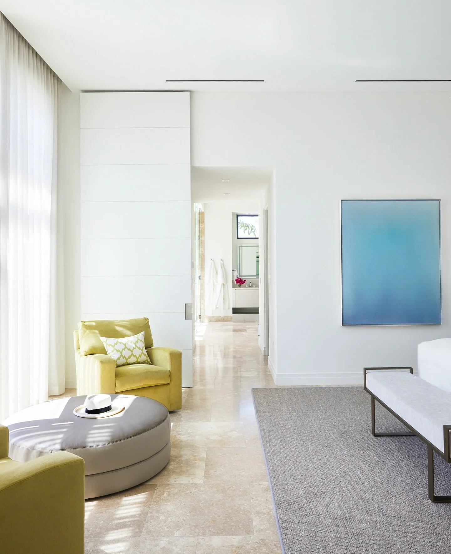 A space for rest and relaxation going into the weekend!
Photography: @jallsopp 
#chanceyinteriordesign #chanceyarchitecture #bahamashomes #floridadesigner #foridadesign #luxuryhomes #luxurydesigner #coastalhome