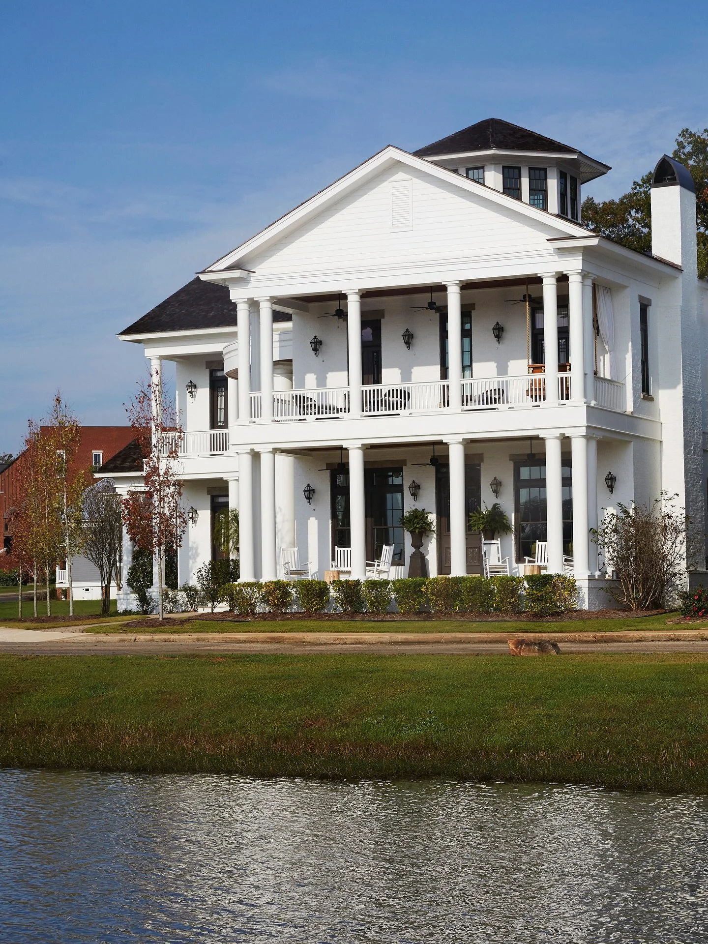 Defined by clean architectural lines and a classic design, that&rsquo;s Chancey Architecture. 

#chanceyarchitecture #chanceyinteriordesign #classichome #classicarchitecture #traditionalarchitecture #residentialdesign #residentialarchitecture #waterf