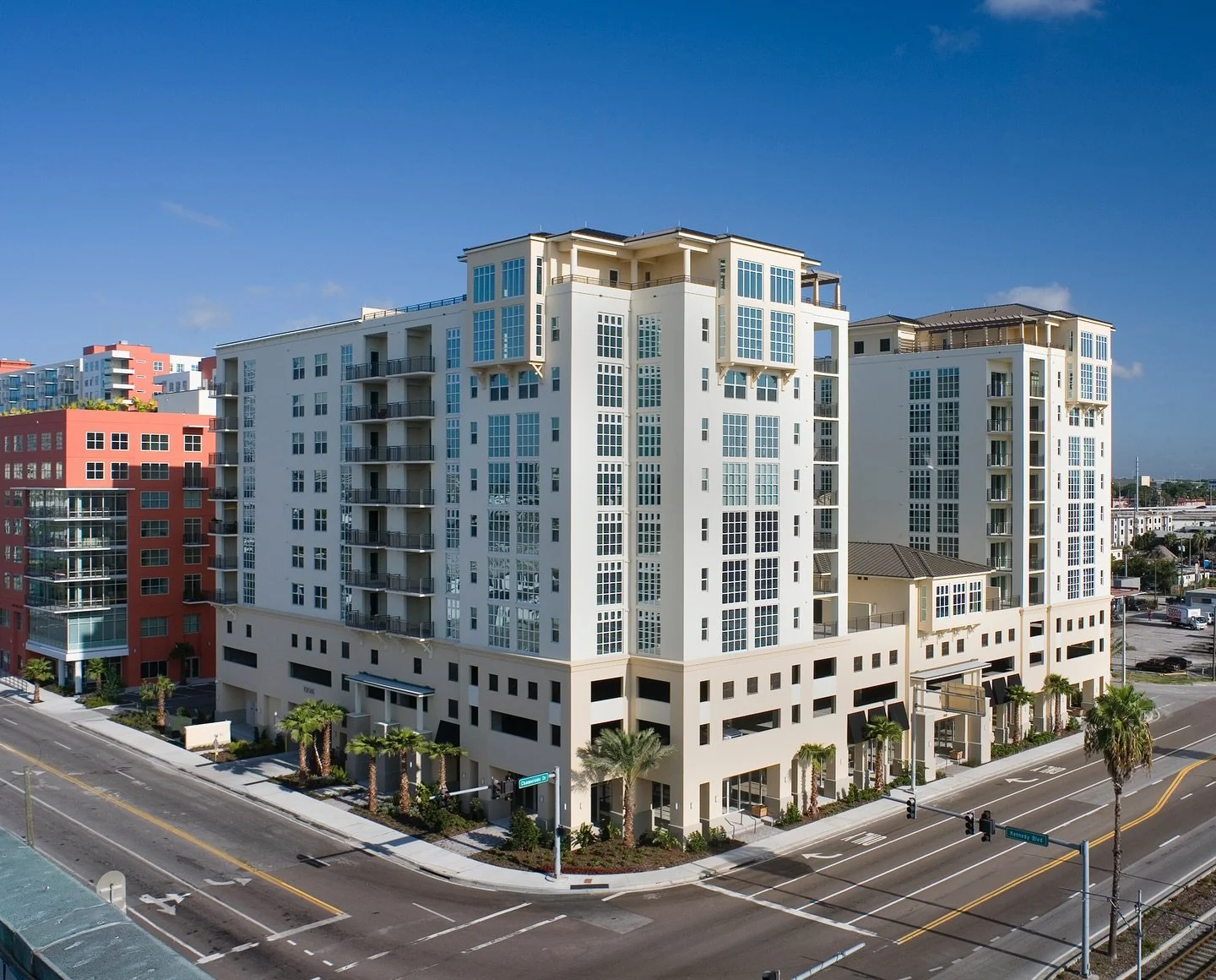 Designed to connect residents with the heart of Tampa&rsquo;s Channelside district, Ventana blends contemporary architecture with urban livability. Overlooking the downtown waterfront, it embraces the energy of a neighborhood by arts, culture, and co