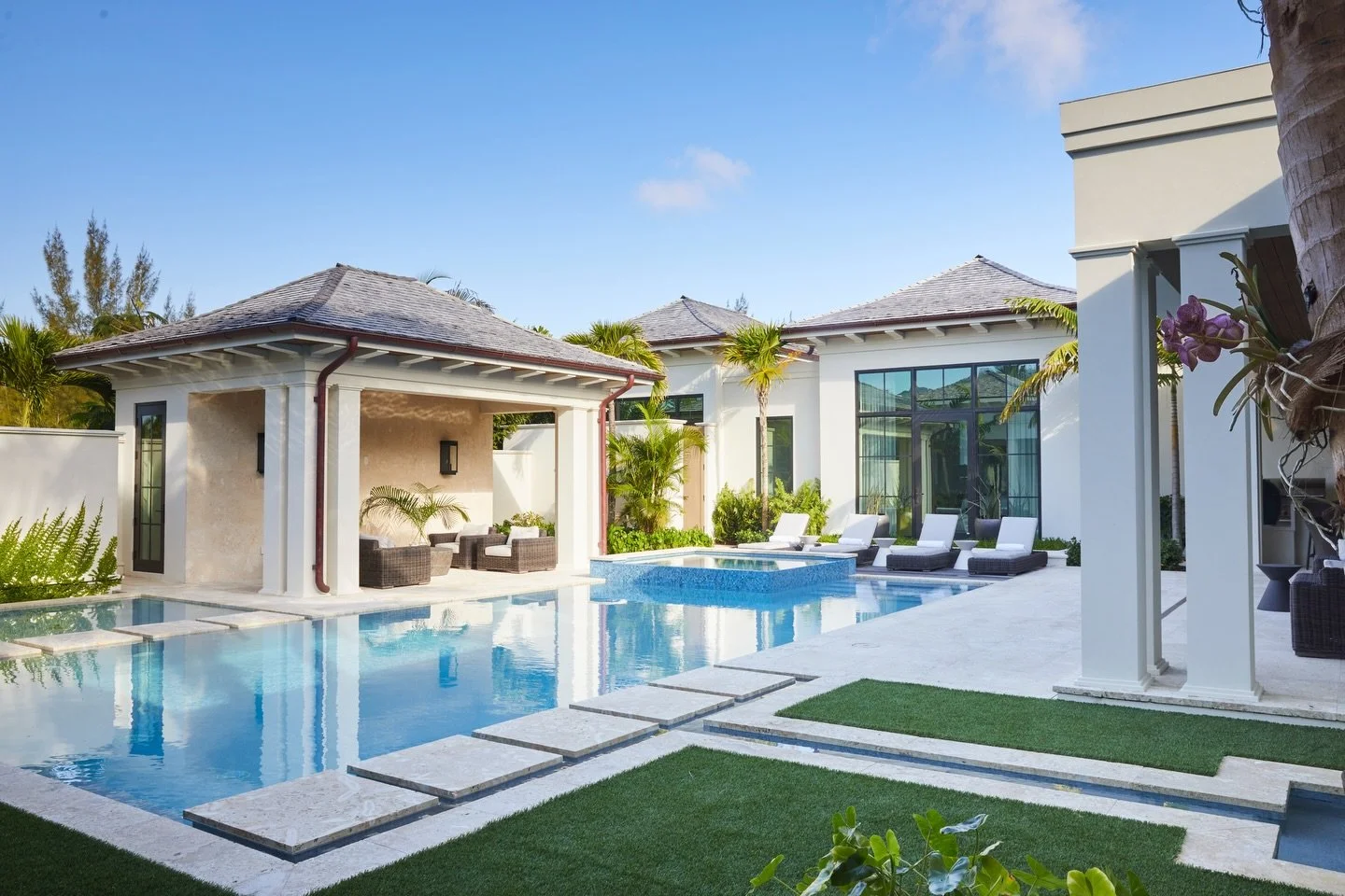 Entering December with a focus on spaces that seamlessly connect indoor and outdoor living. Thoughtful architecture emphasizes balance, light, and flow, making every space feel intentional and ready for the season ahead. 

Photography: @jallsopp 

#c