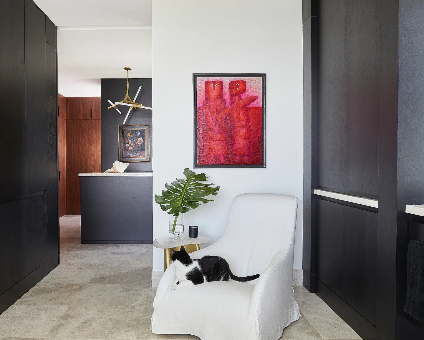 Storage you don&rsquo;t see but organization you can feel. ✨ Thoughtful design keeps essentials tucked away while our client's closet stays clean and serene.

Photography: @jallsopp

#chanceyinteriordesign #closetdesign #closetstorage #closetinspirat
