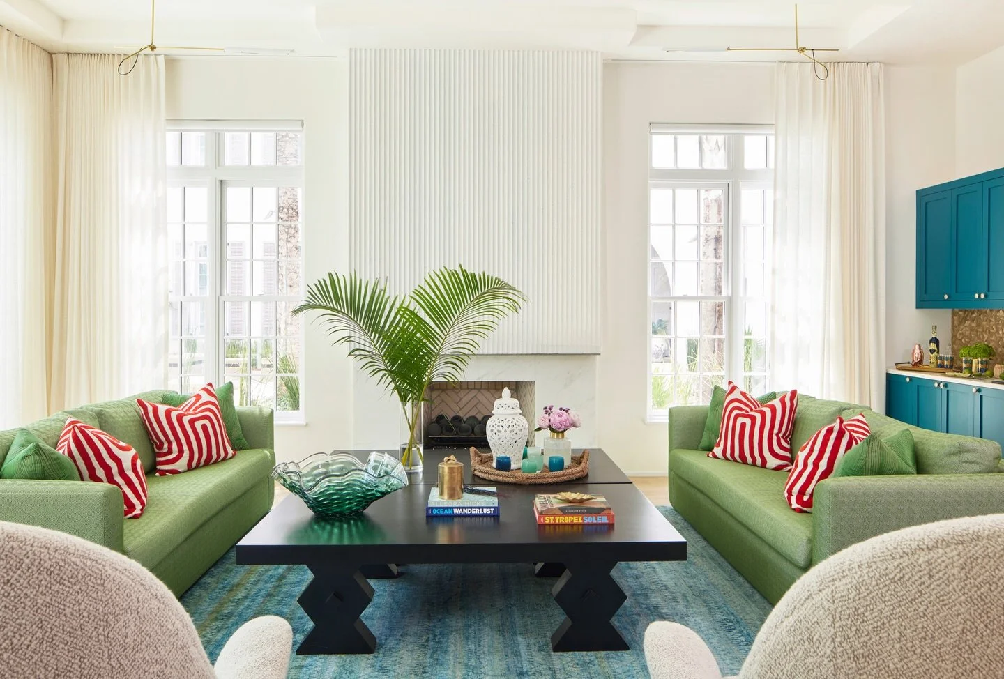 Consider this your sign to add a little green to your home! 🍀💚

Photography: @jallsopp 

#alysbeach #coastaldesign #30ahomes #livingroomideas #livingroomstyle