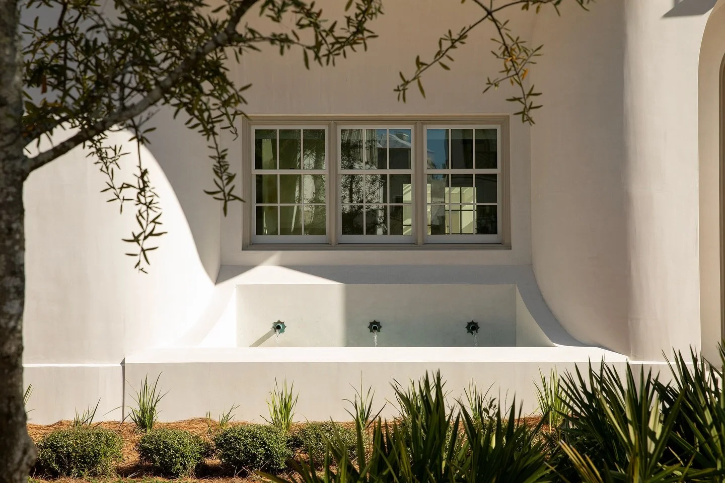 Timeless coastal architecture, thoughtfully designed. These elements don&rsquo;t just shape the home, they shape the experience by welcoming light, capturing views, and creating seamless indoor-outdoor moments. 

Photography: @jack.gardner.photograph