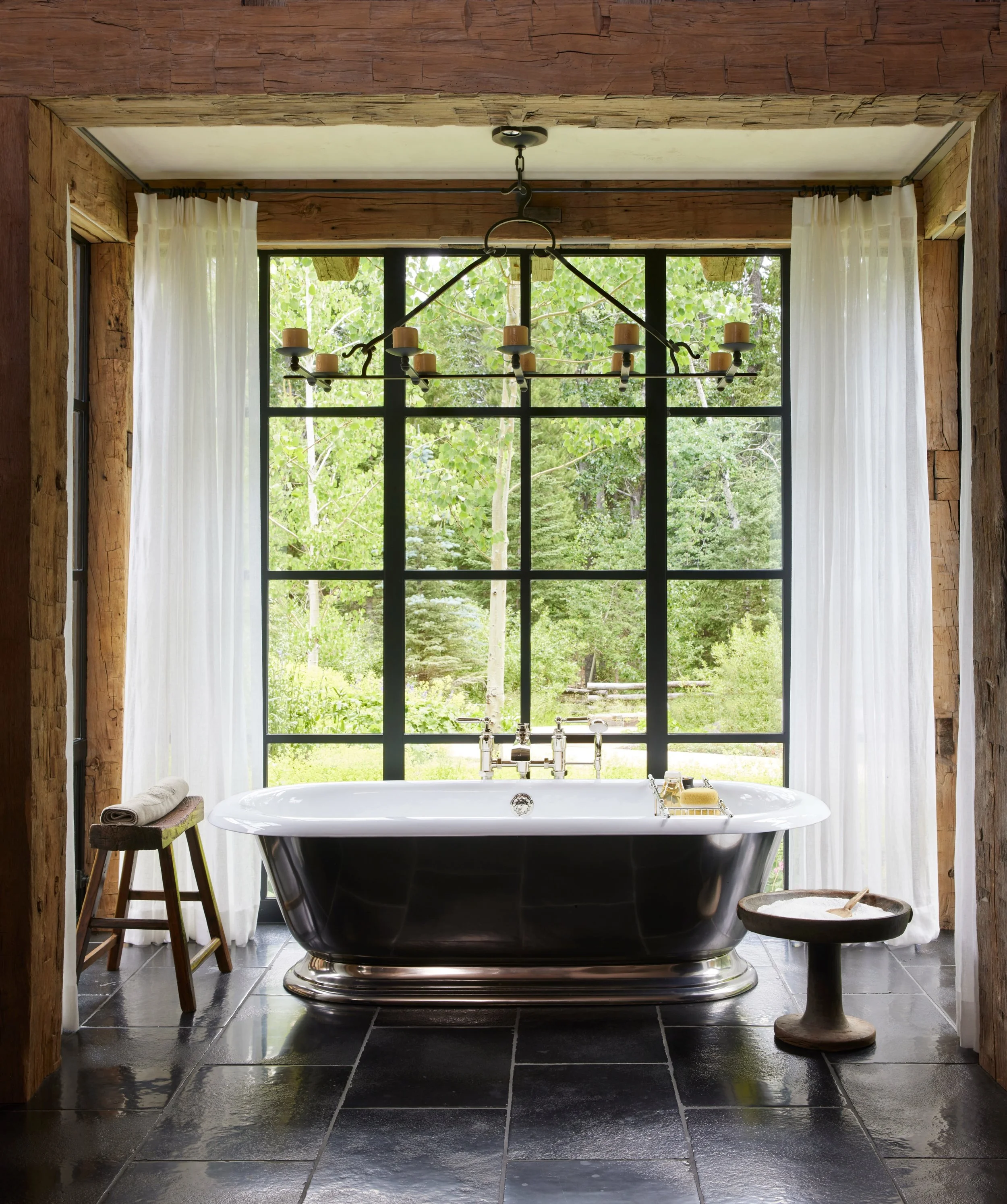 A little throwback to one of our favorite mountain retreats. From cozy gathering spaces to thoughtfully layered details, every corner of this Montana residence was designed to embrace its surroundings while feeling like home. 

And honored it was fea