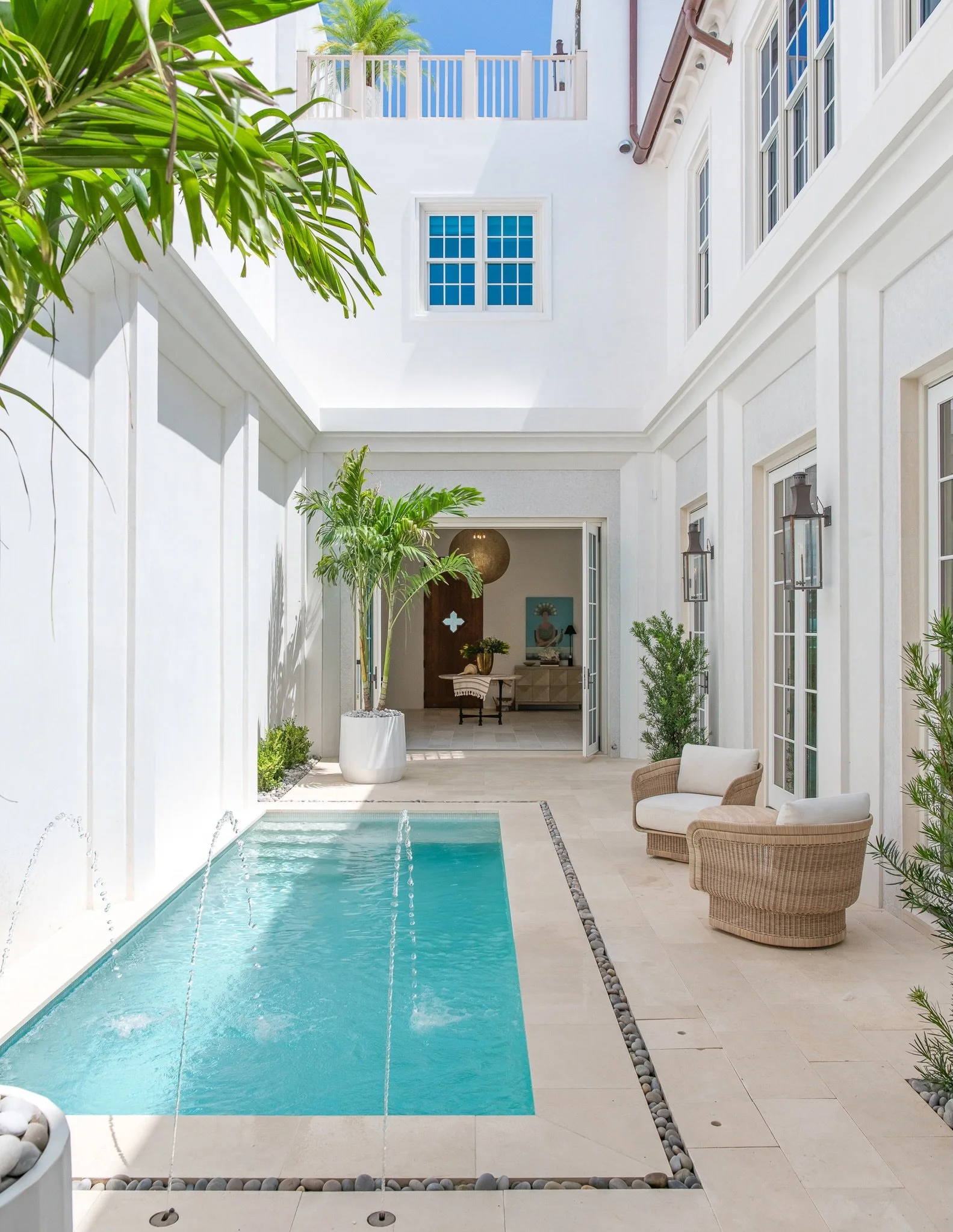 Easing into the new week with views like these. Poolside lounging, Al fresco dining, and effortless outdoor living. We can&rsquo;t wait to share more from 185 Elbow Beach Road in @alysbeach. 

Architecture: @chanceyarchitecture 
Interior Design: @cha