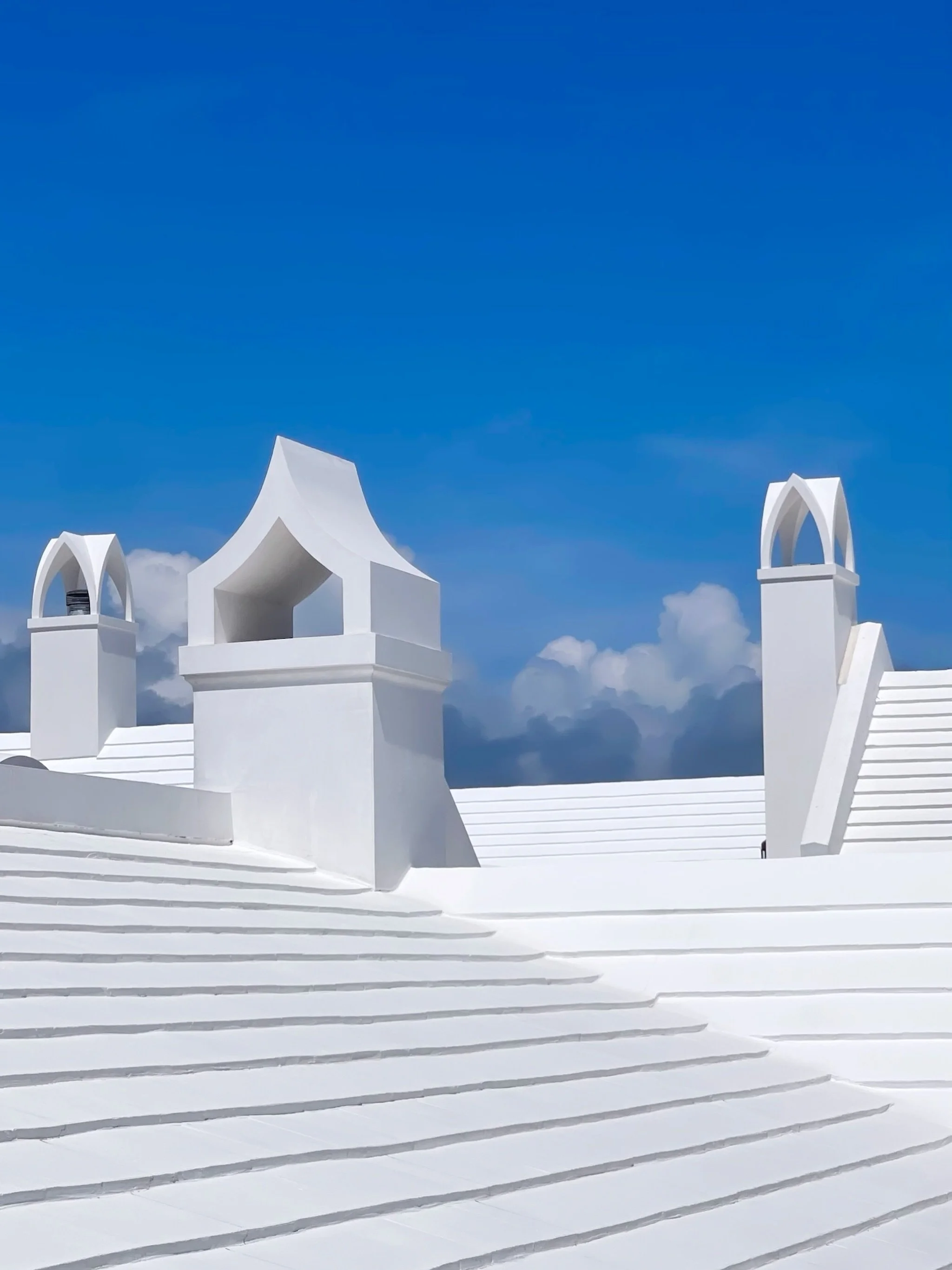 Clean lines, quiet details, and architecture that speaks for itself. 

#alysbeach #architecturaldetail #coastalarchitecture #rooflines #alysbeachfl