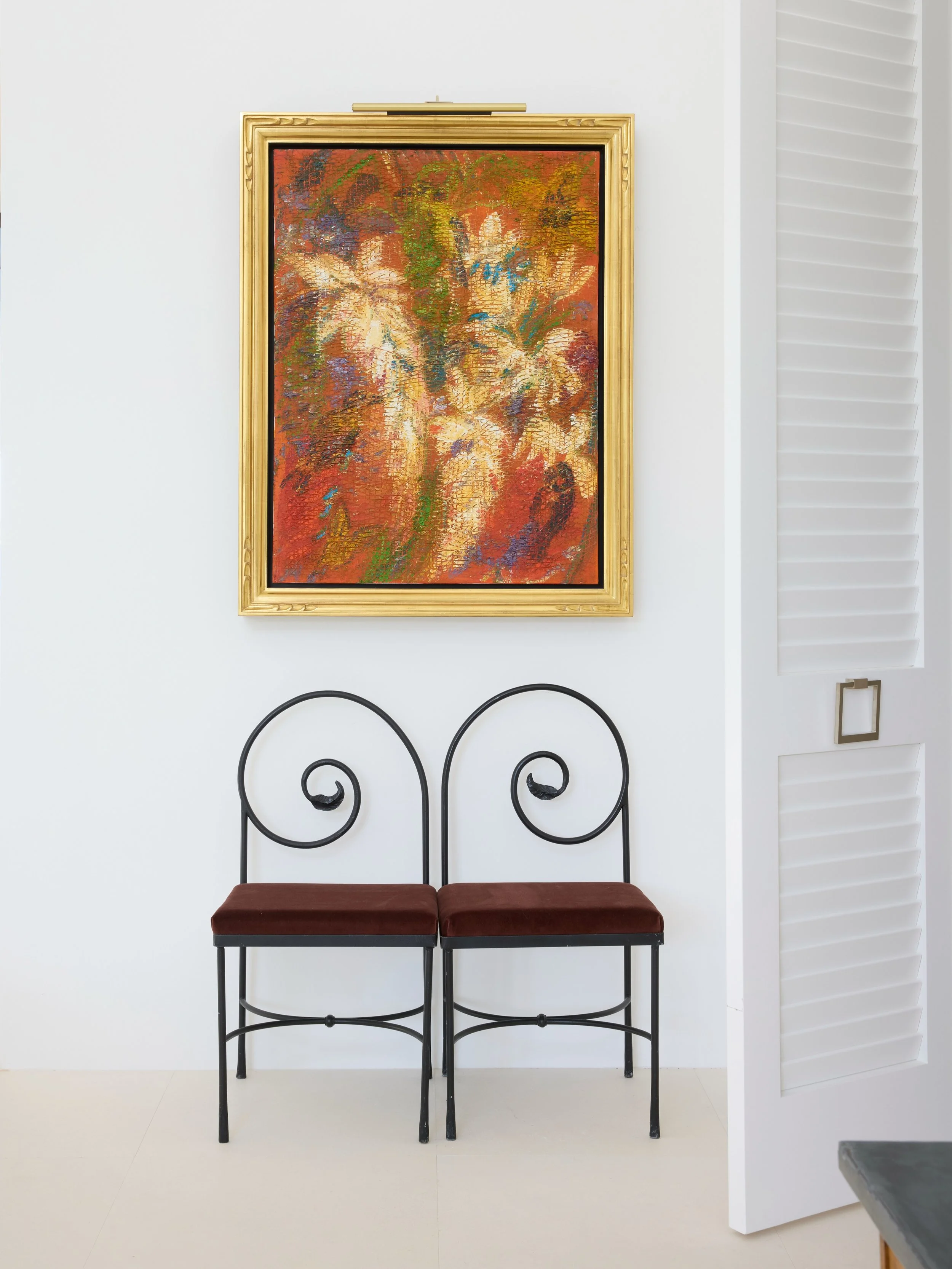 September is here, bringing a fresh start and a chance to appreciate the details that make a space feel intentional. From the warmth of the gilded frame to the contrast of sculptural iron seating, it&rsquo;s often the unexpected pairings that give a 