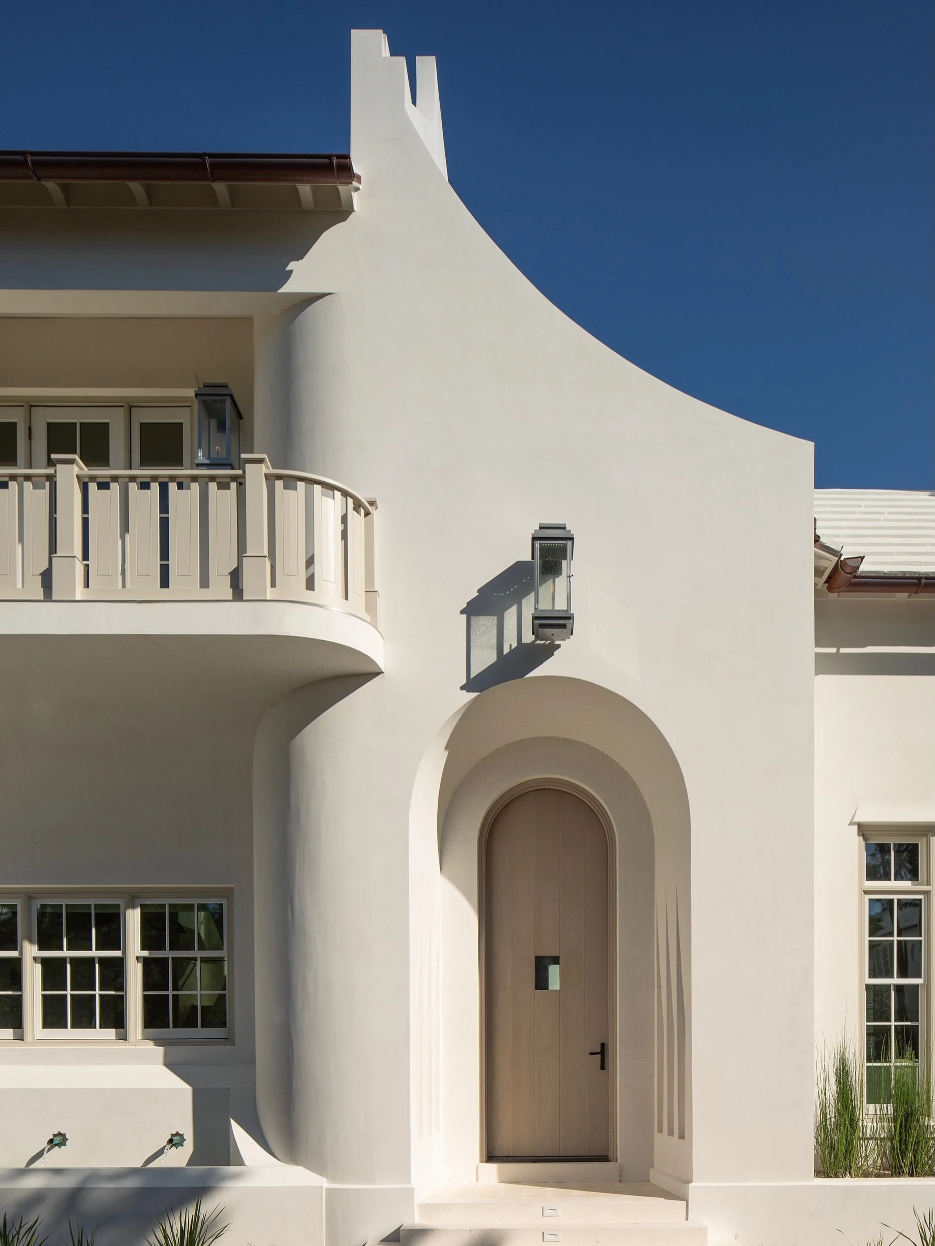 Beautiful from a distance. Even better up close. The architectural details make the difference.

➡️ Swipe through to see the details that bring it all together.

Photography: @jack.gardner.photographer 

#residentialarchitecture #exteriordetailing #e